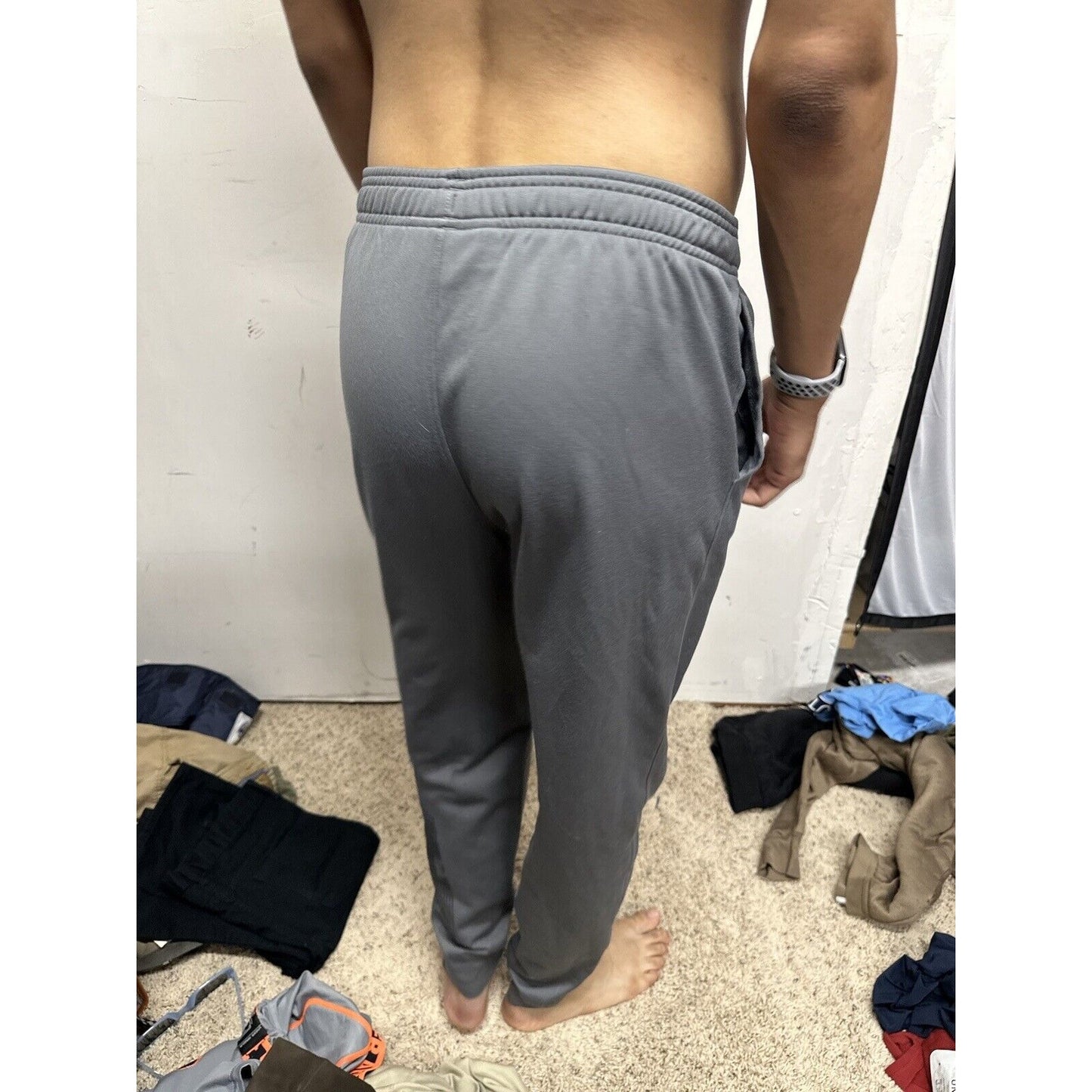 Boy’s Youth xL Grey Under Armour Fitted Sweat Pants