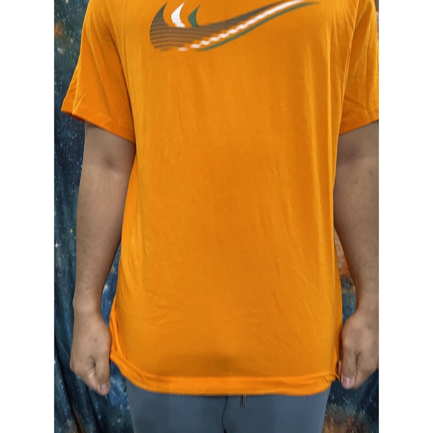 Men’s The Nike Tee XL orange Short Sleeve T-shirt
