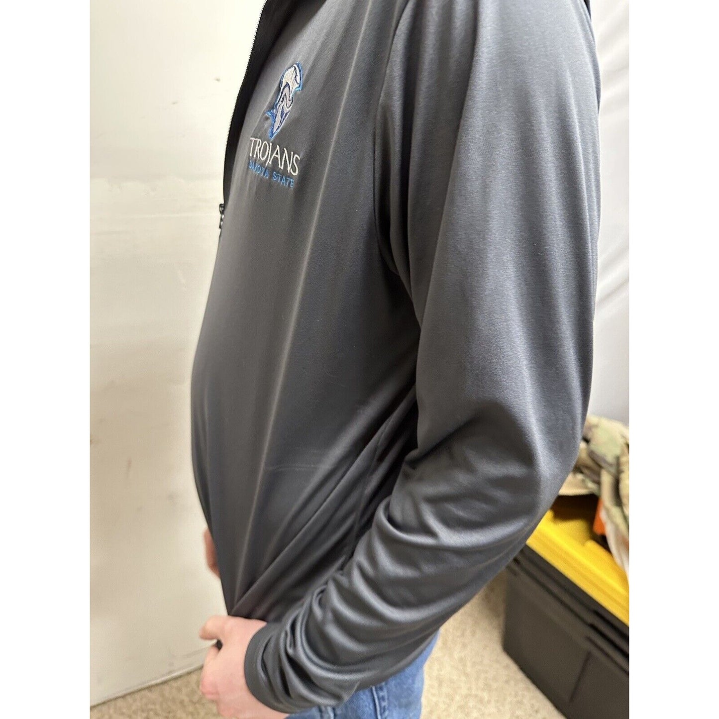 men’s gray dakota state trojans pull over long sleeve 1/4 zip shirt ~medium