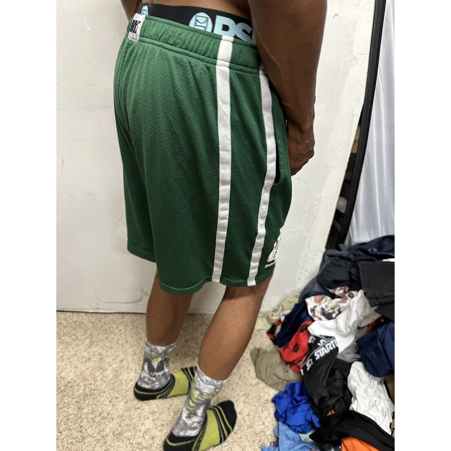 Men’s Large Nike Clay Football Green Athletic Shorts With Pockets