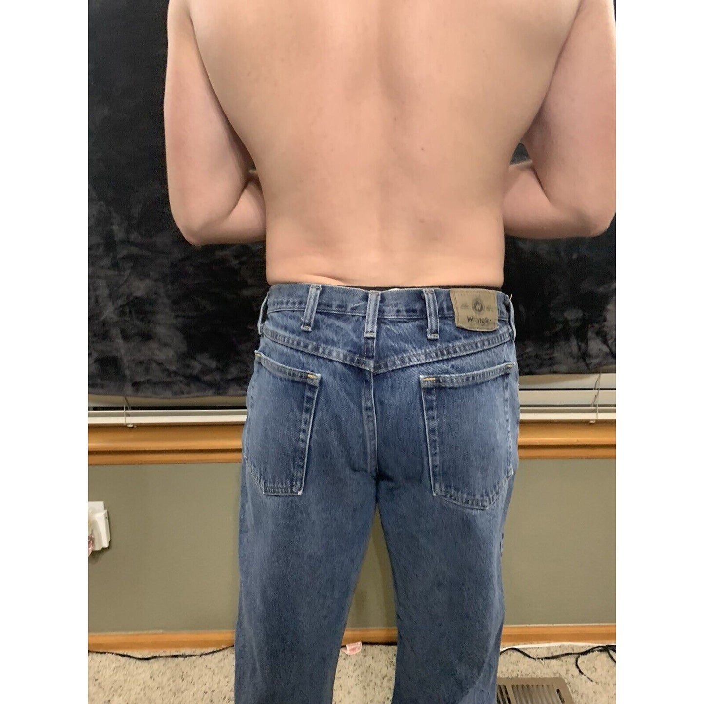 Mens Wrangler 34 x 30 Relaxed FIt Blue Jeans