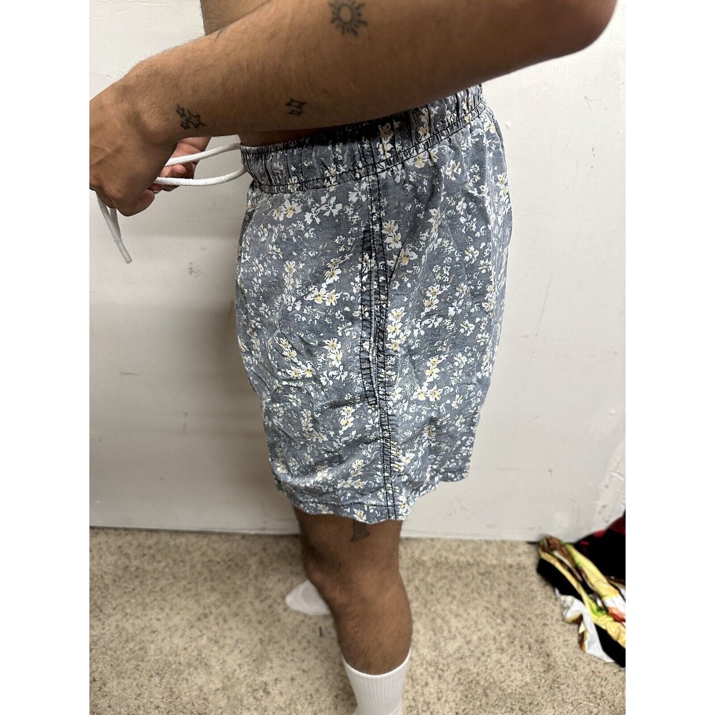 Men’s Large Zara Gray Floral Shorts