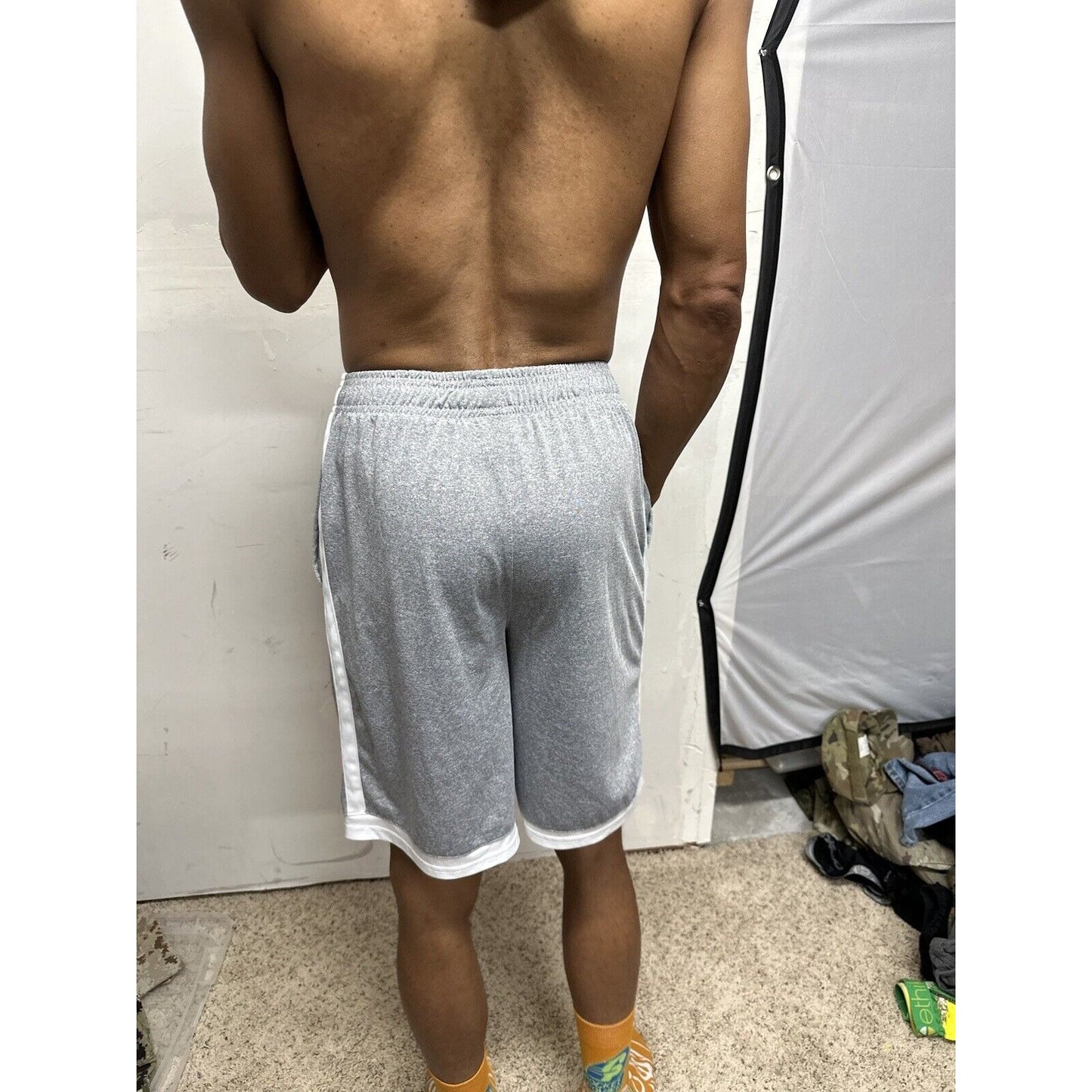 teen boy’s Fila xL Gray Athletic Shorts (18-20)
