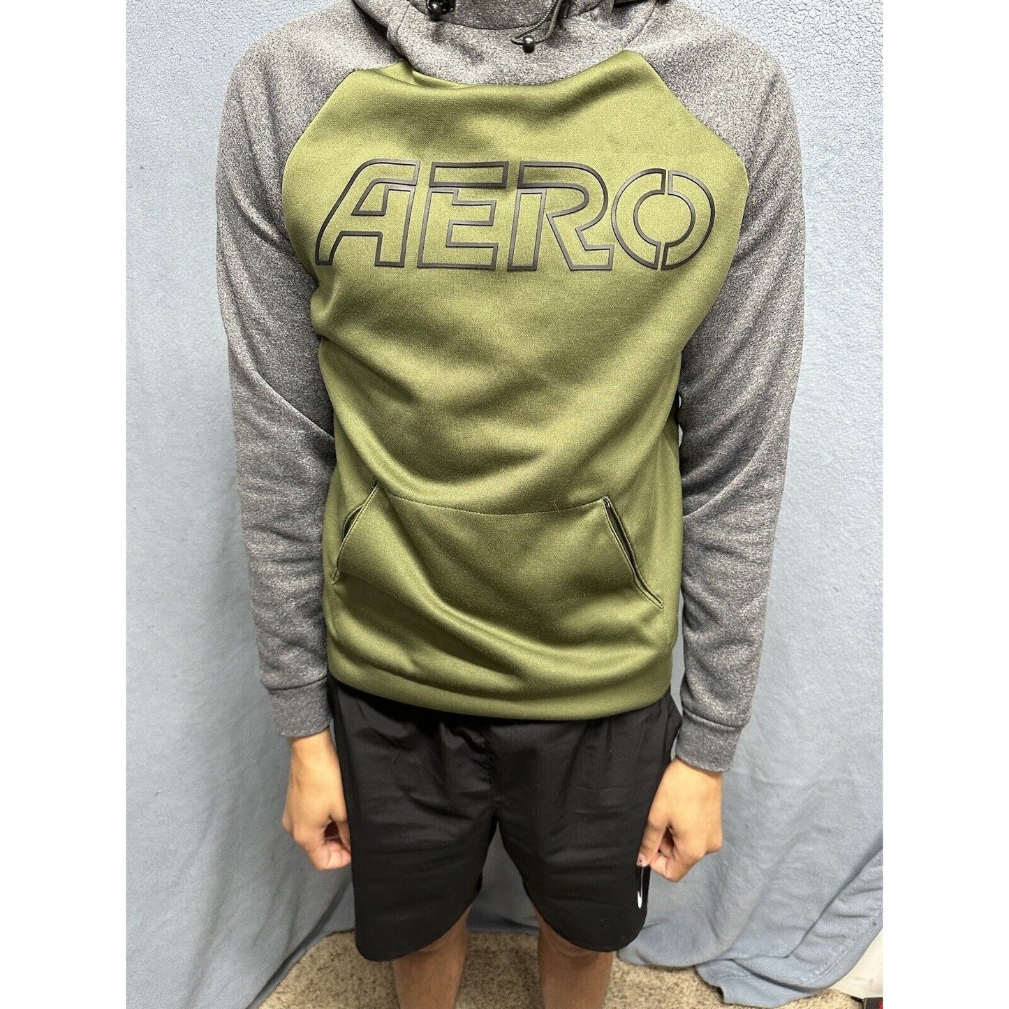 Men’s Green And Gray Pull Over Hoodie Medium Aeropostale