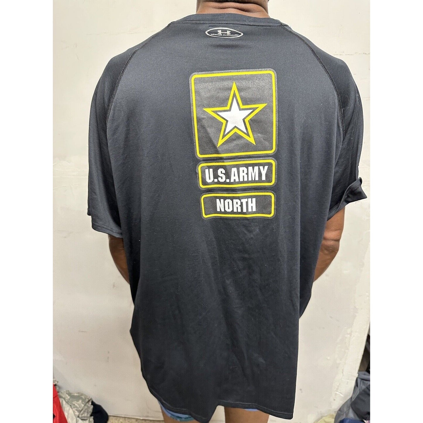 Men’s Under Armour 2XL US Army North Loose Heat Gear Shirt