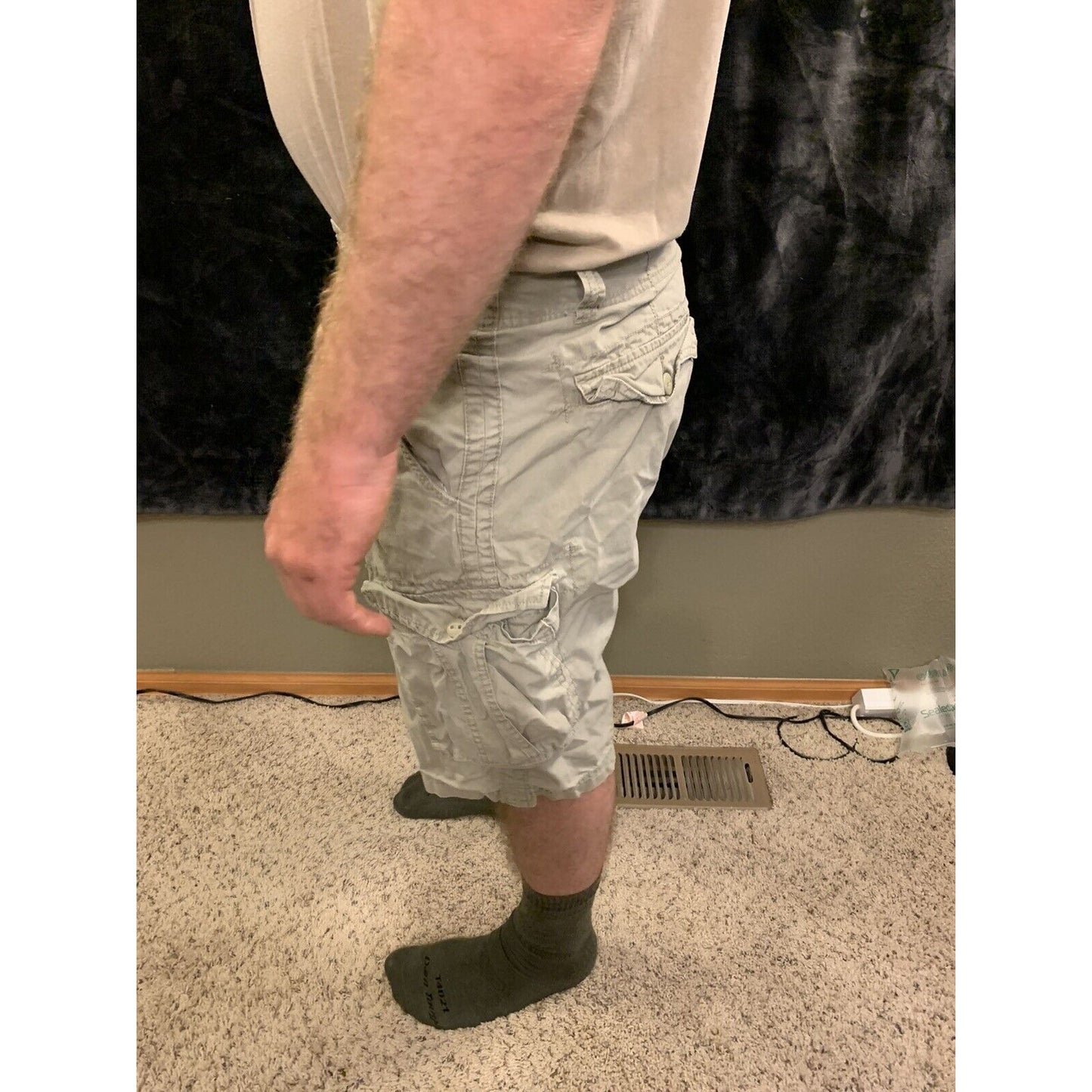 Calvin Klein Jeans cargo shorts size 34 6 pockets. Grey color