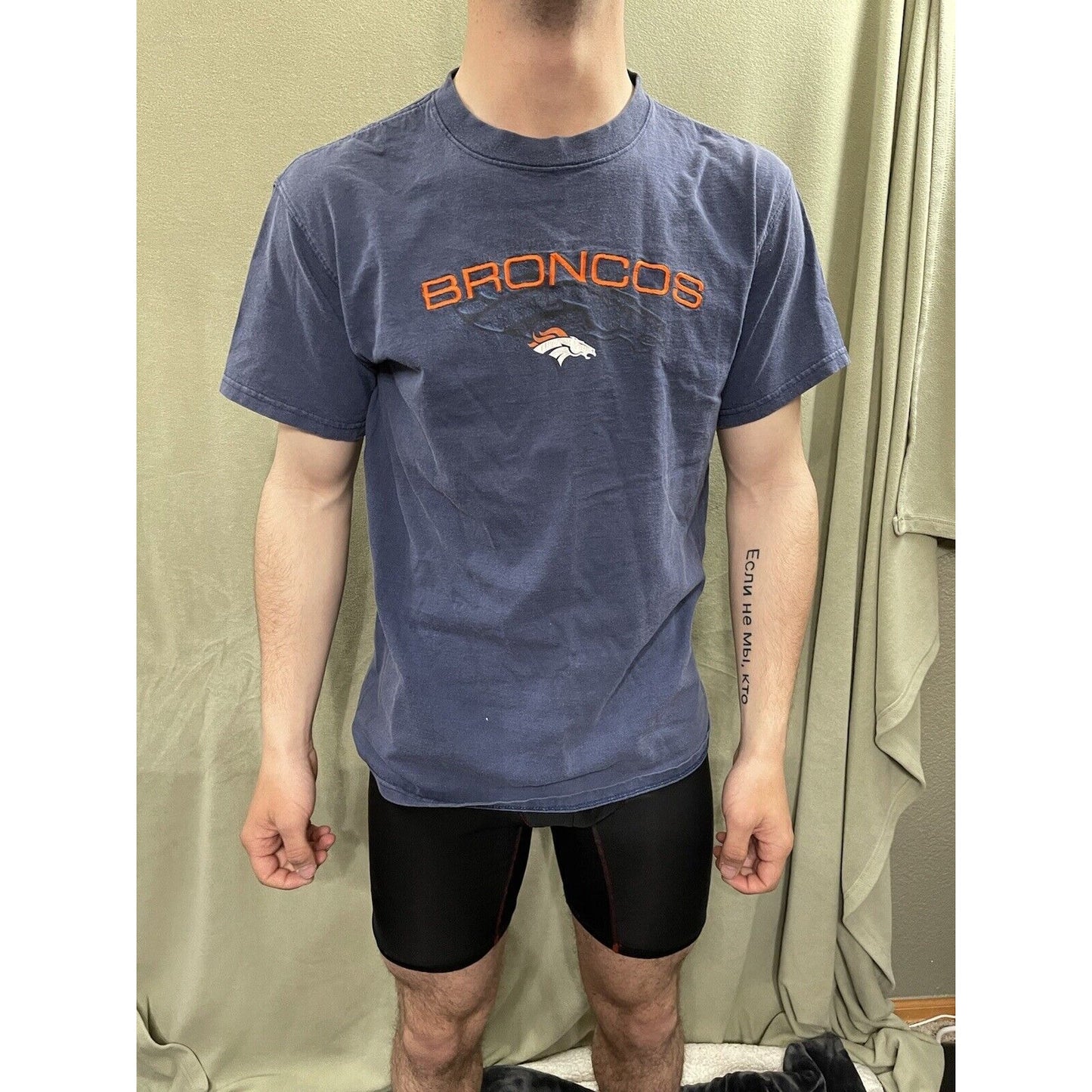 Denver Broncos NFL Football Short Sleeve T-Shirt Navy Men’s Fits Like A Medium