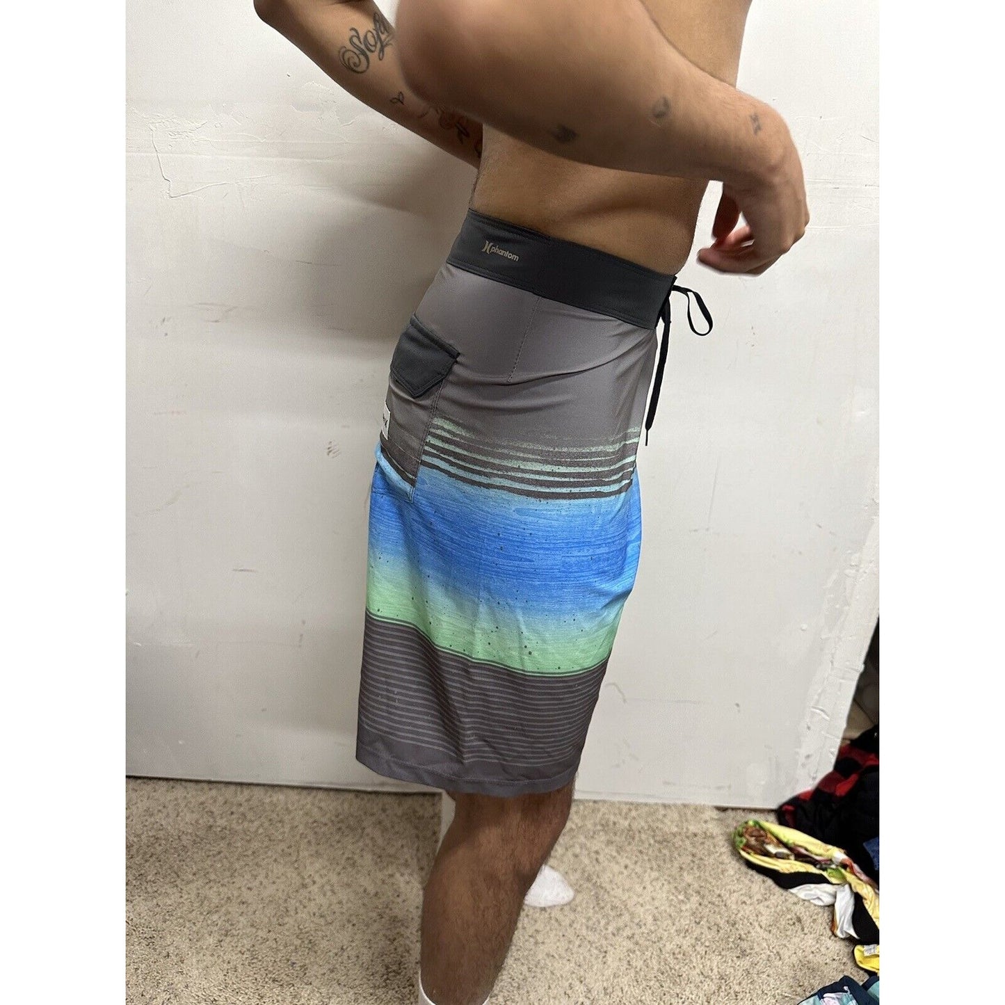 Men’s Hurley Size 34 Board Shorts Swim Trunks Gray Blue Striped