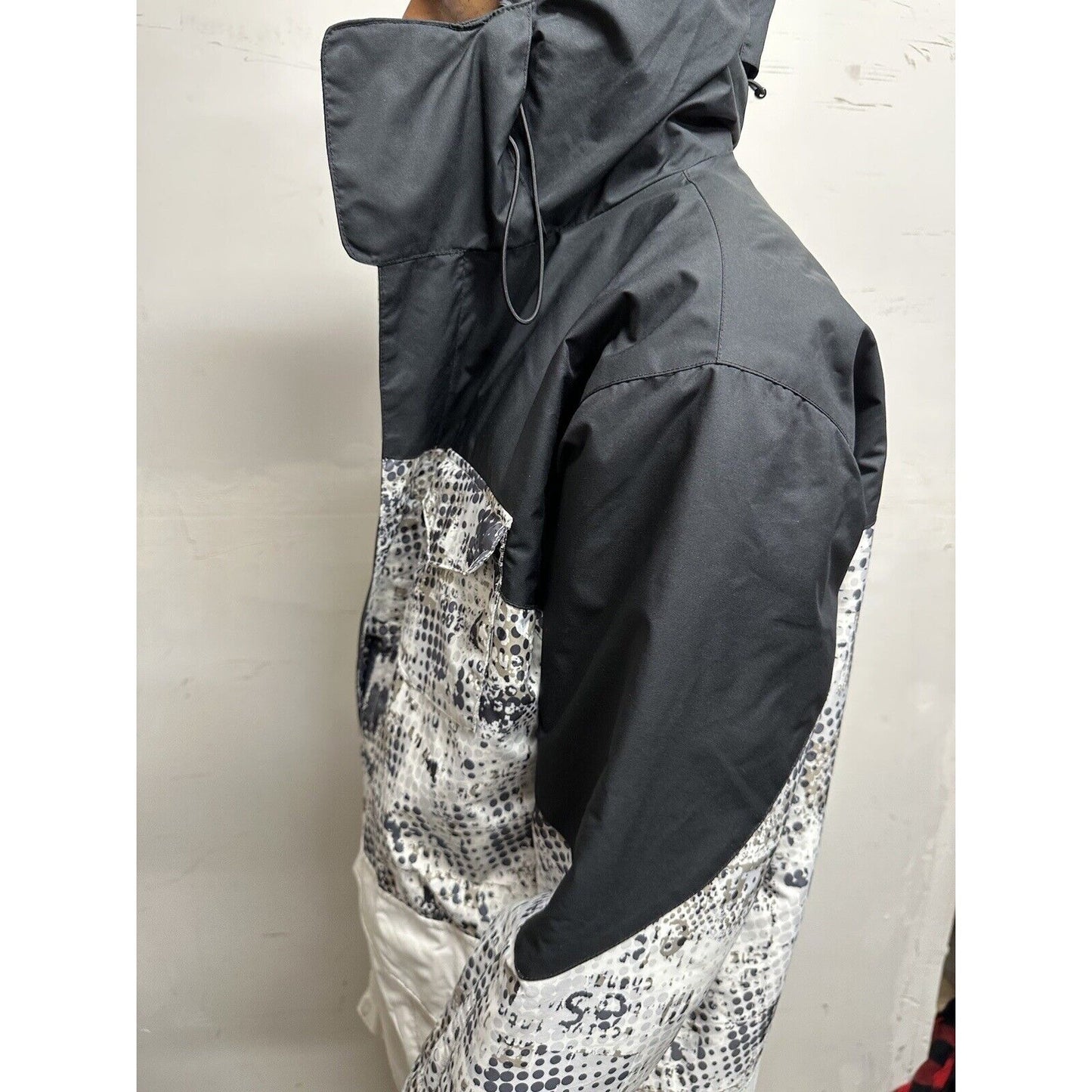 Men’s Large Black And White Snow Technology Body Glove Jacket