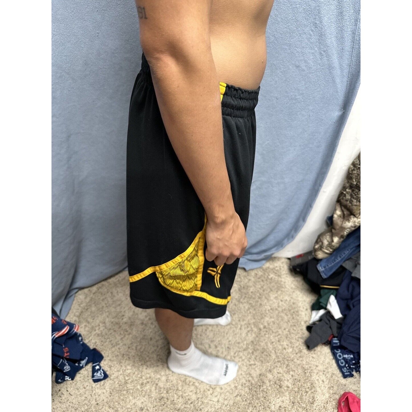 Men’s Nike XL Black And Yellow Dri Fit Shorts With Pockets