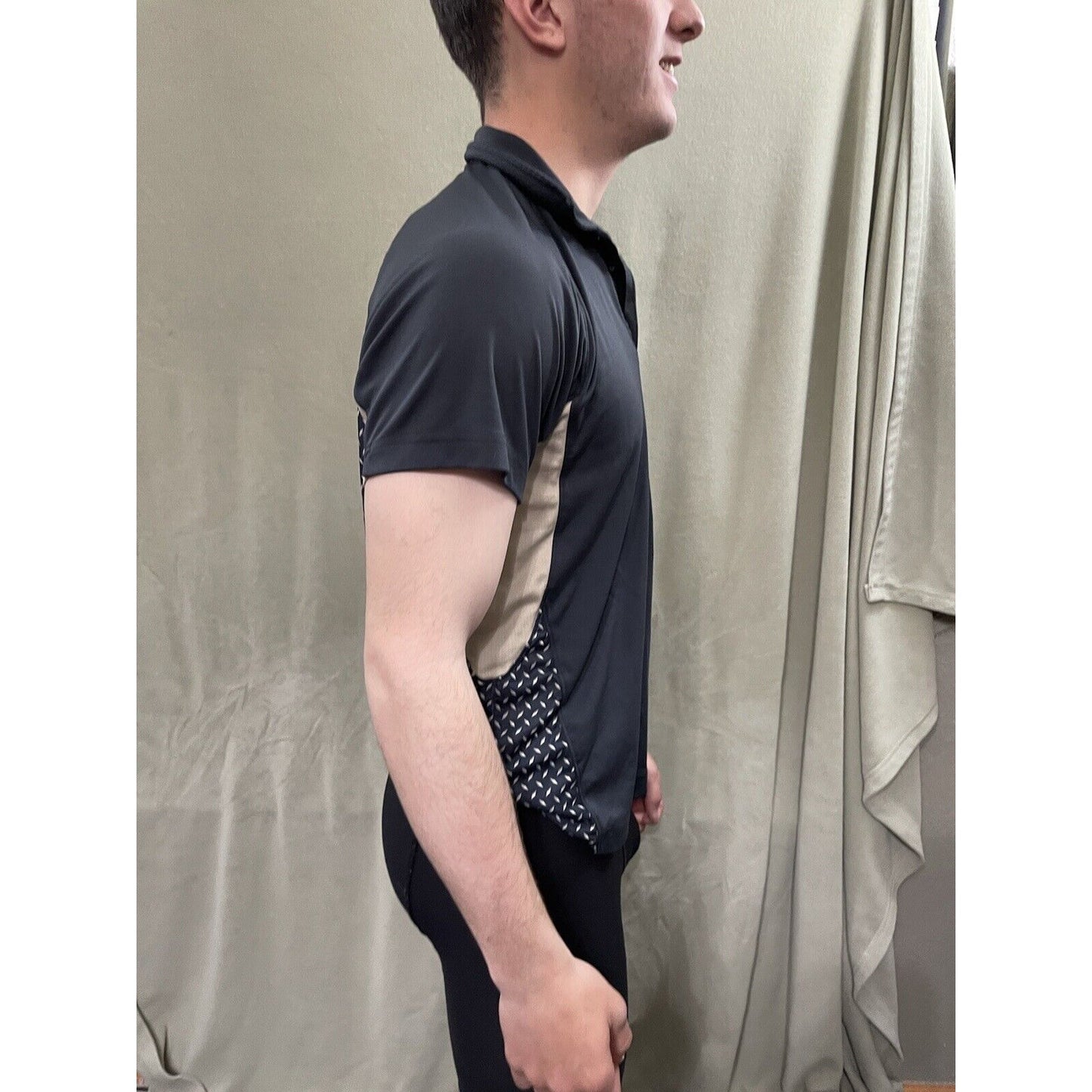 Men’s Small Under Armour Black & Tan Polo Shirt Cool Design