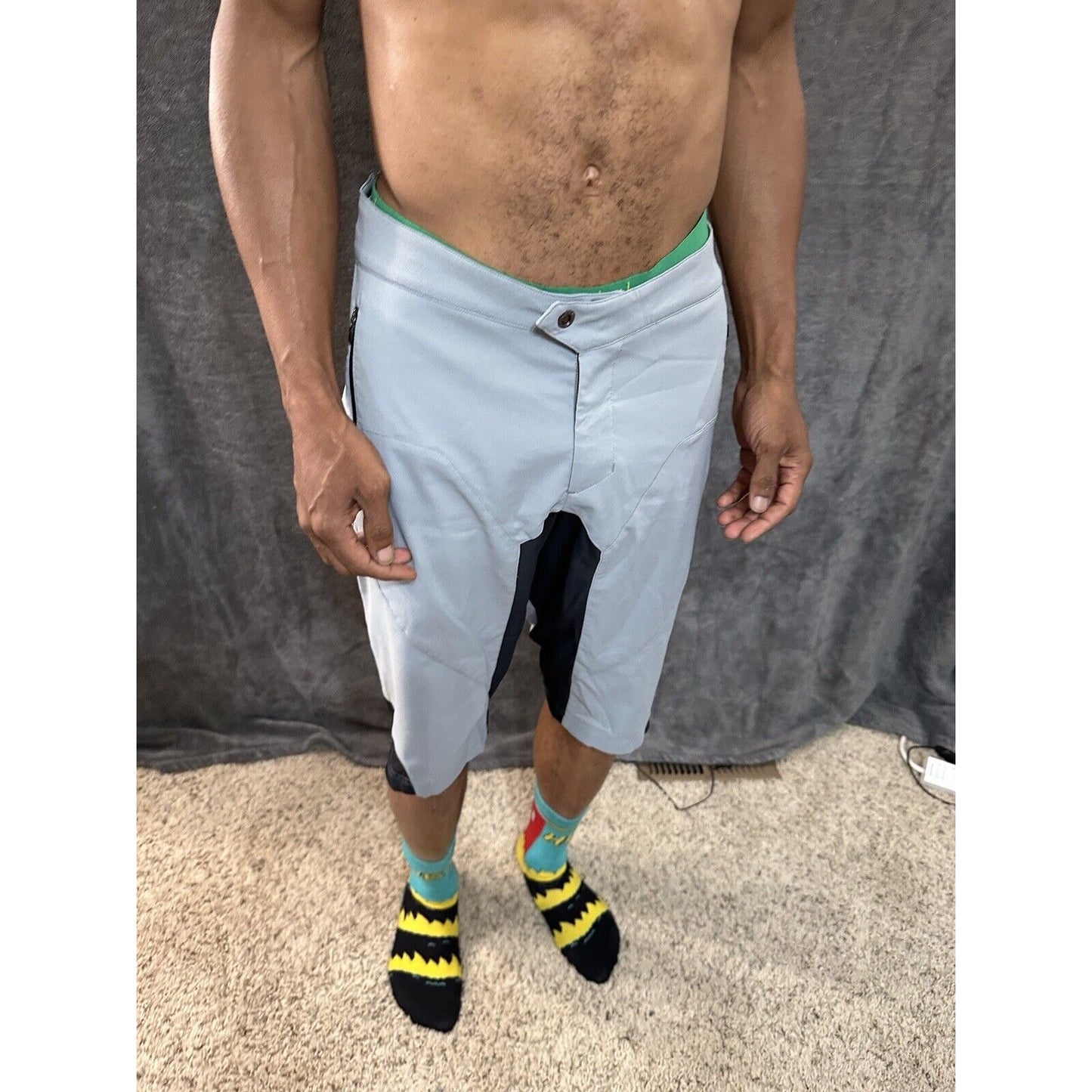 Men’s Gray Pearl Izumi Medium Shorts