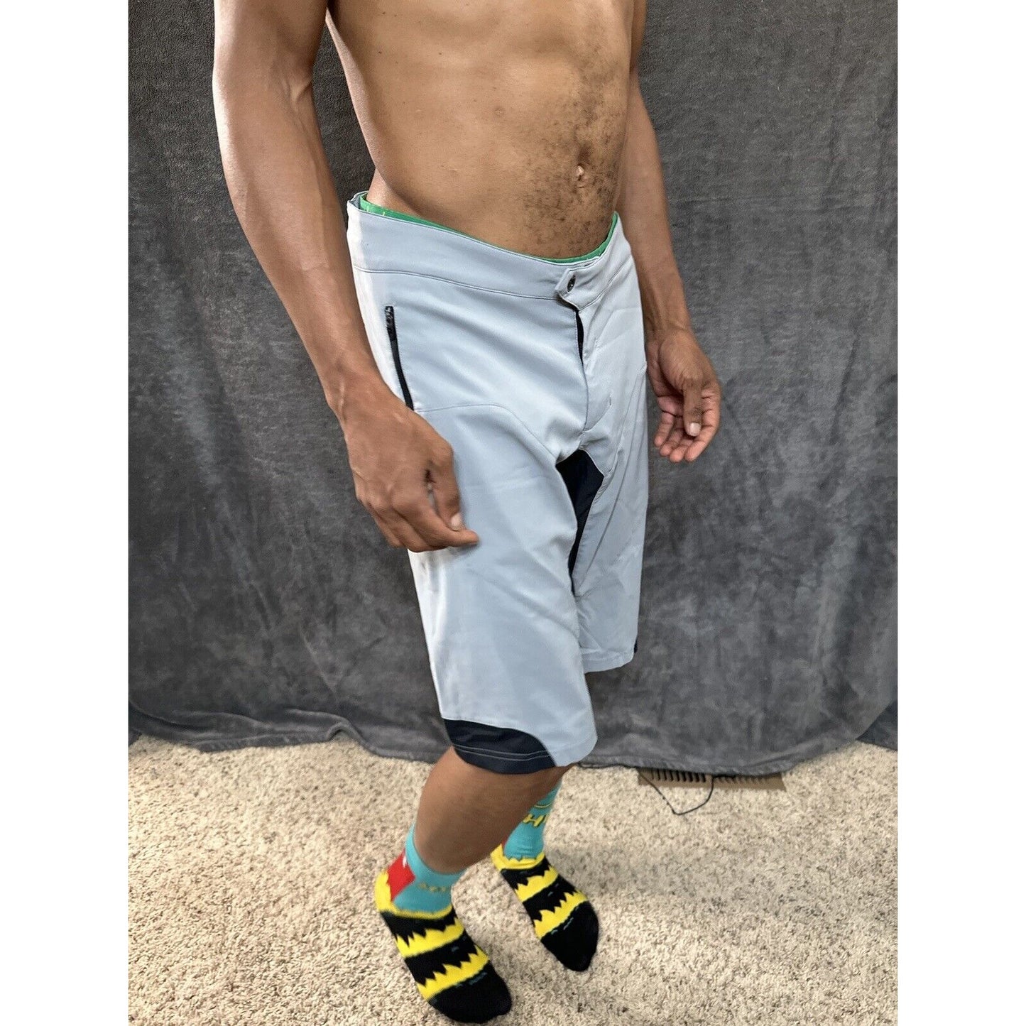 Men’s Gray Pearl Izumi Medium Shorts