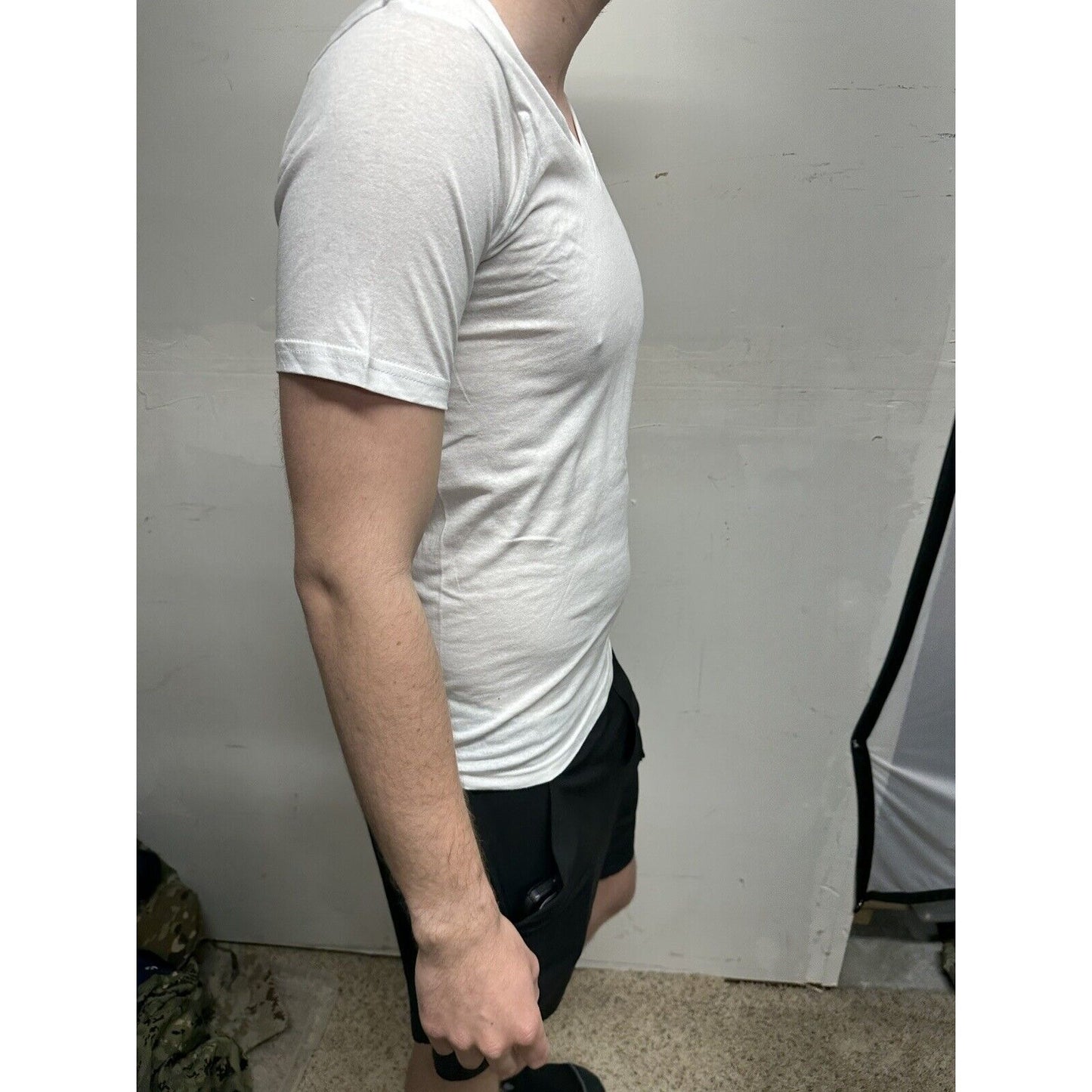 Men’s Small White Cotton Crown V-neck T-shirt