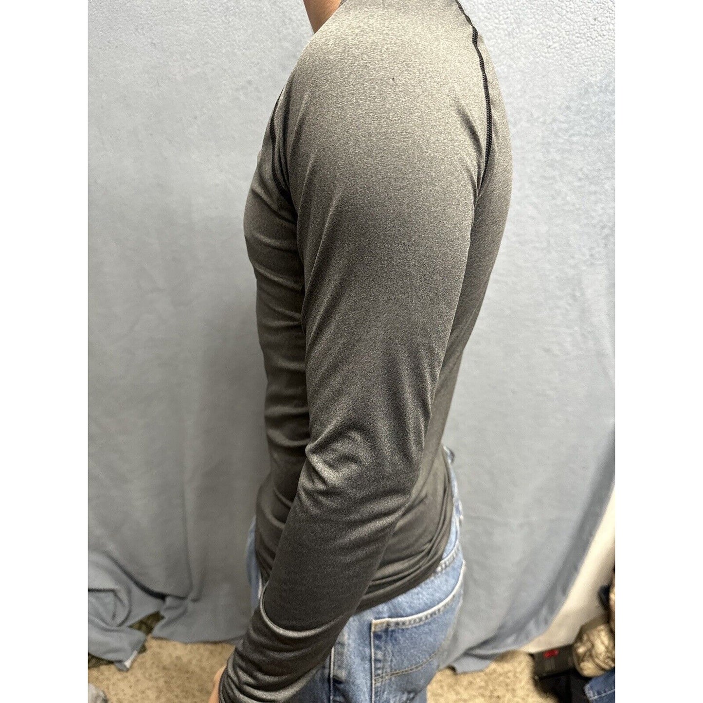 Men’s Large Gray Under Armour Compression Long Sleeve Pullover Shirt Athletic