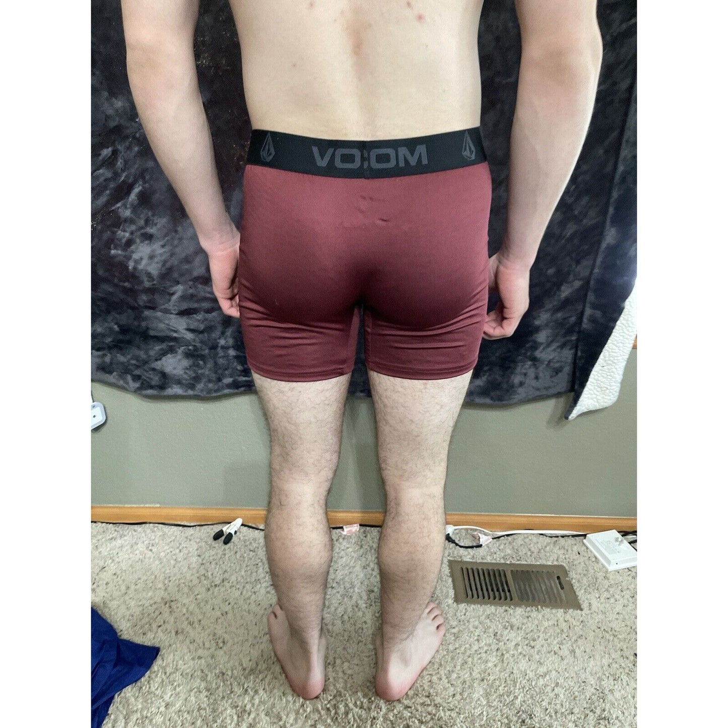 Men’s Large Volcom Dark Red 10% Spandex Compression Shorts