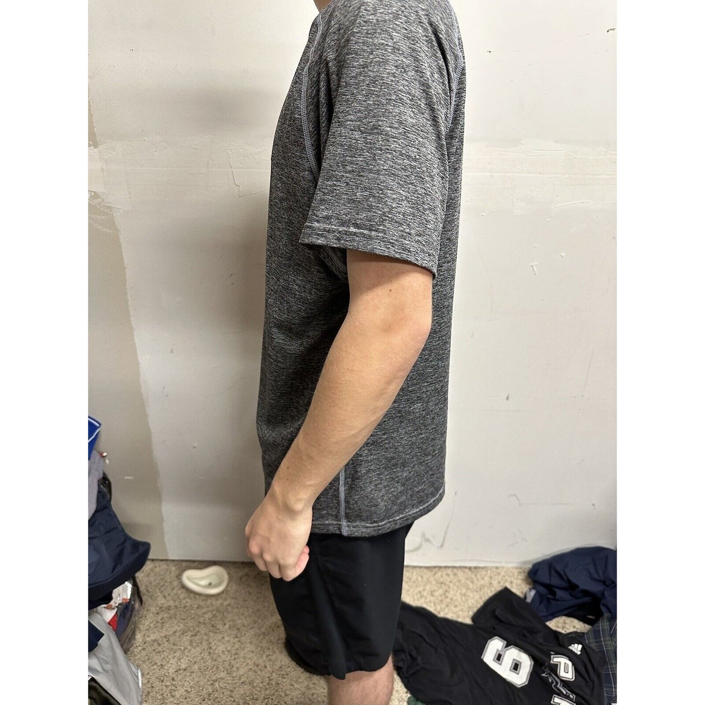 Men’s Gray Under Armour Run Fitted Large Athletic Shirt