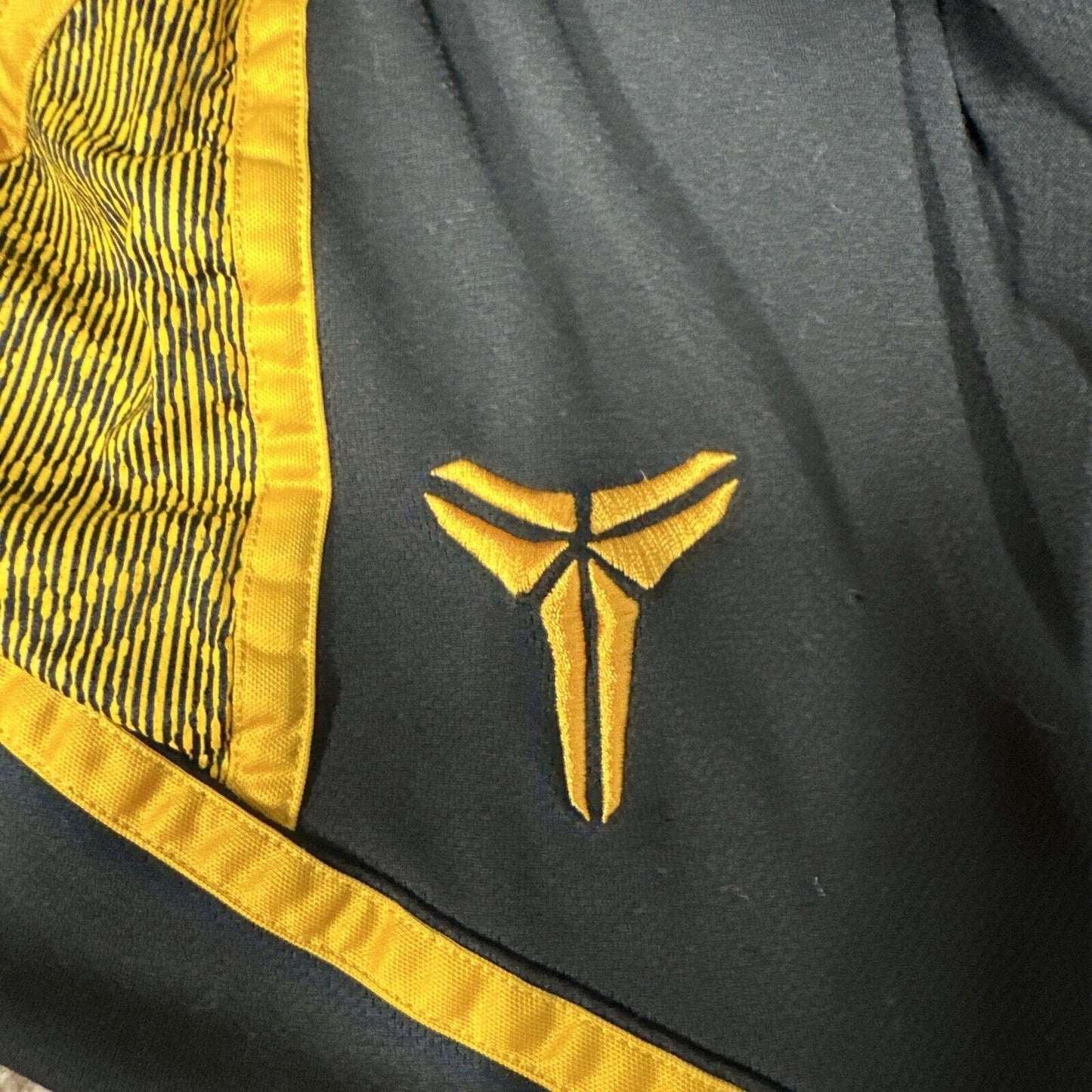 Men’s Nike XL Black And Yellow Dri Fit Shorts With Pockets