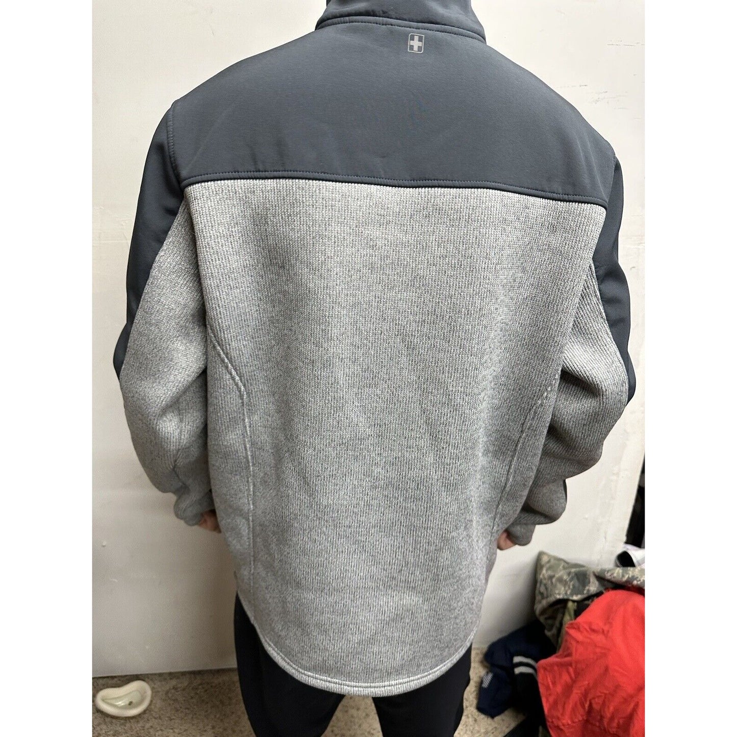 Men’s Large Swiss Tech Gray 42-44 Full Zip Jacket