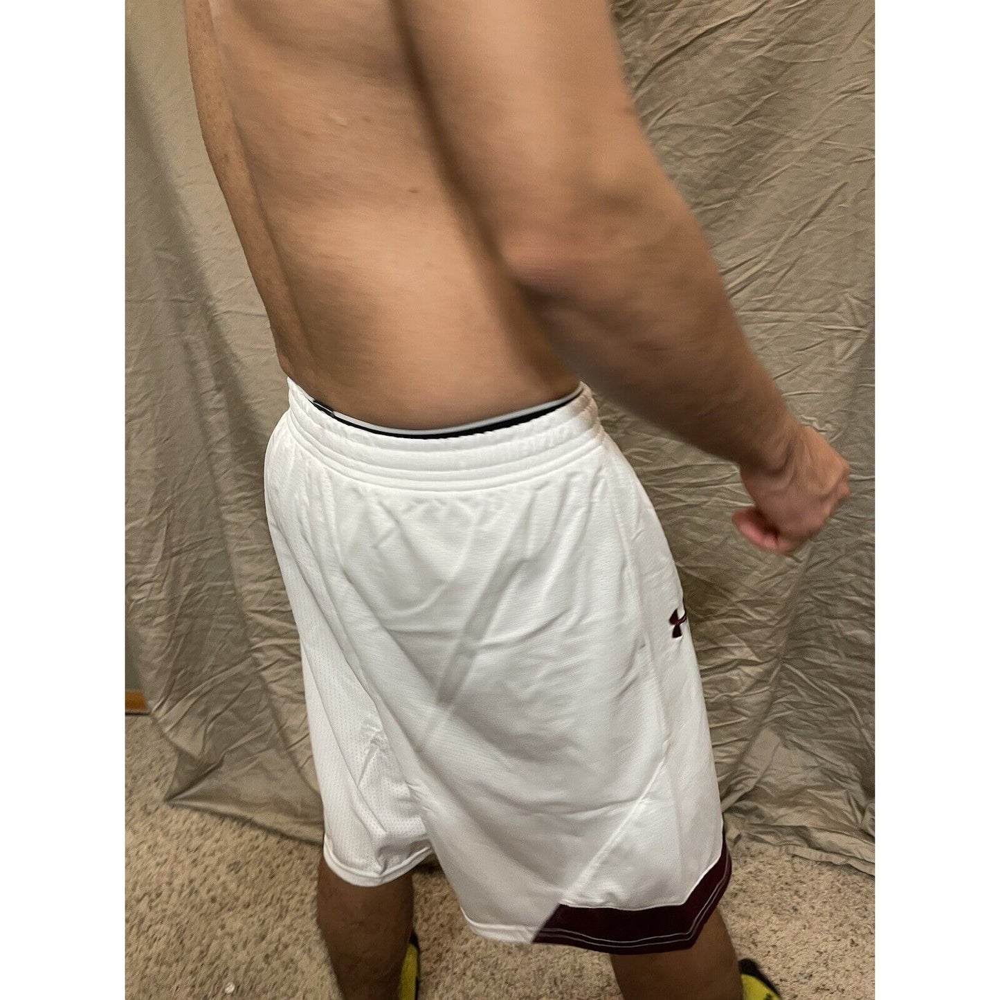 Boy's under armour Youth XL white and Maroon Lacrosse style shorts no pockets