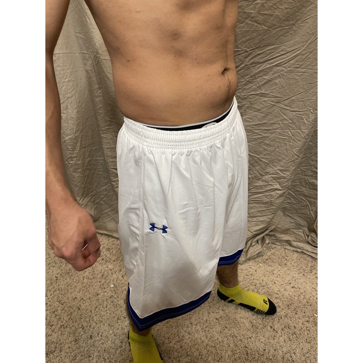 Boy's under armour Youth XL white and Blue Lacrosse style shorts no pockets