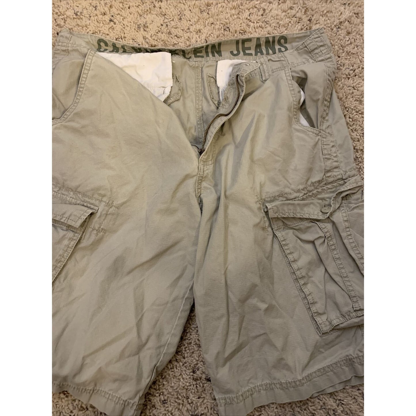 Calvin Klein Jeans cargo shorts size 34 6 pockets. Grey color