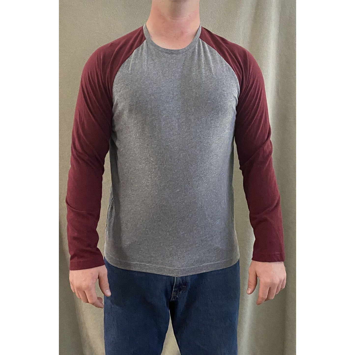 Banana Republic Men’s Large Gray Maroon Moisture Wicking Long Sleeves T-shirt