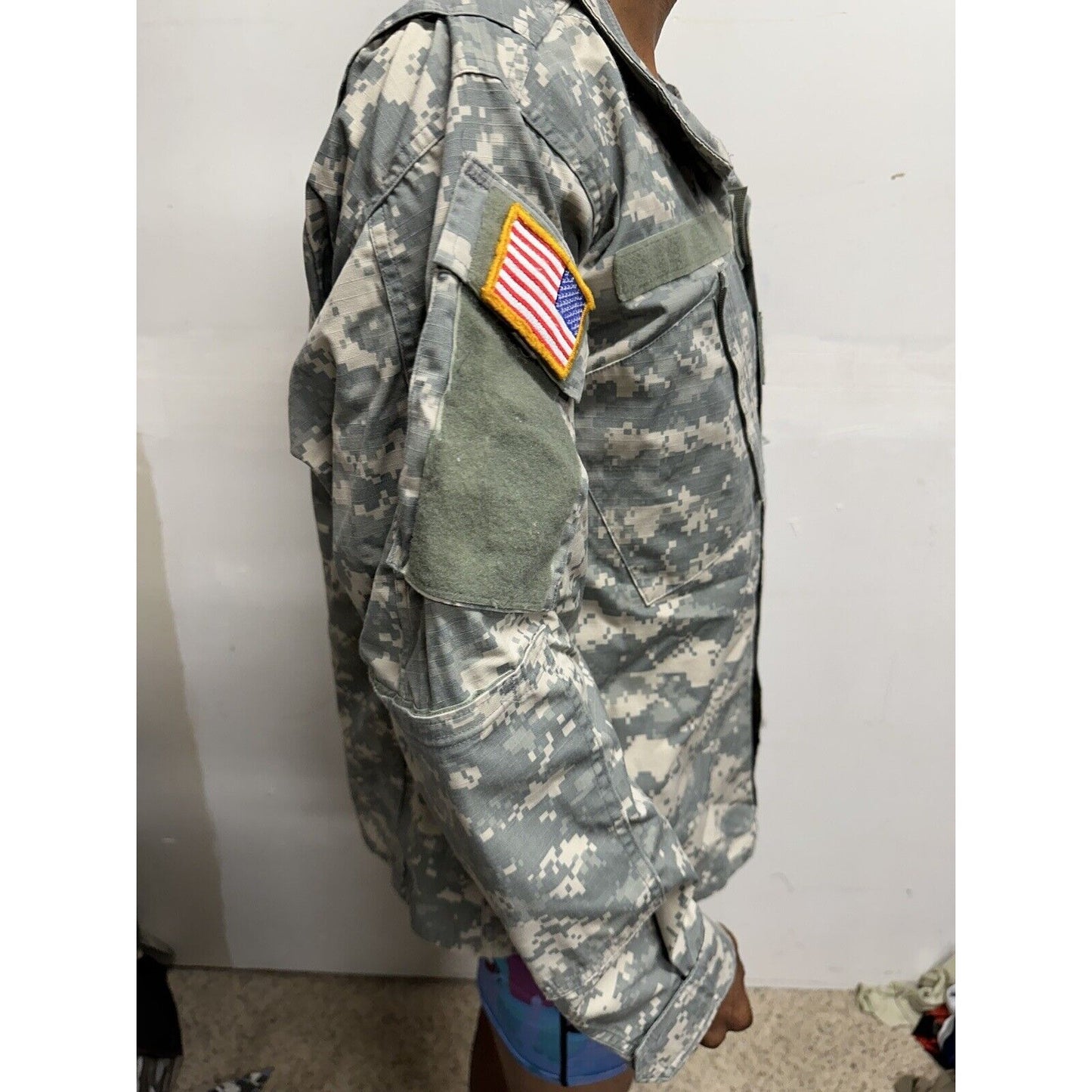Men’s Army Combat Uniform Acu Medium Regular With USA Flag Patch Top Blouse