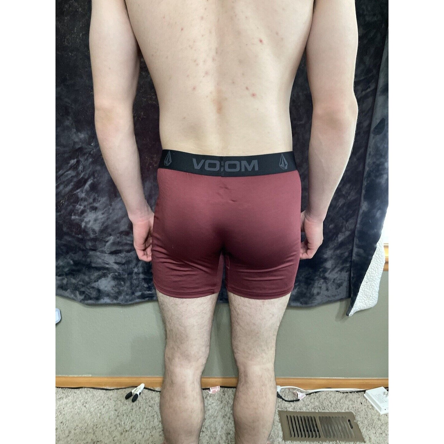 Men’s Large Volcom Dark Red 10% Spandex Compression Shorts