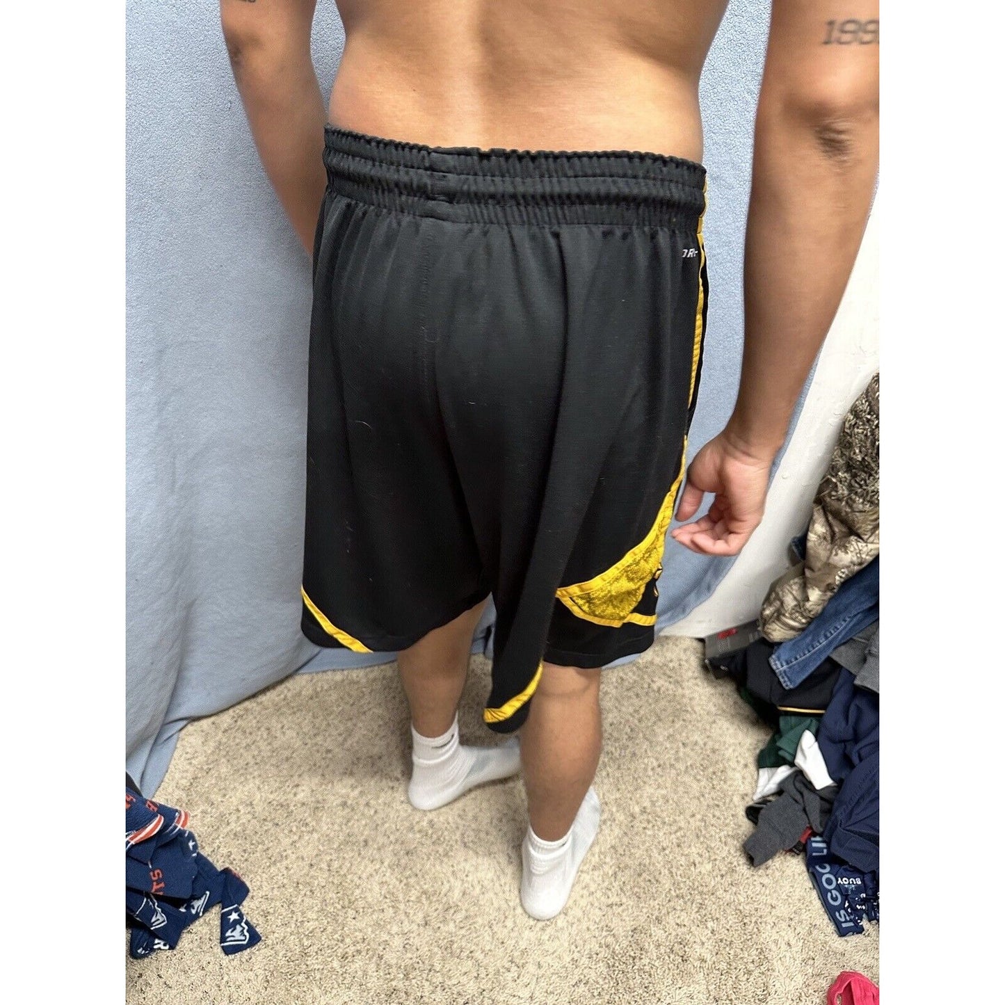 Men’s Nike XL Black And Yellow Dri Fit Shorts With Pockets