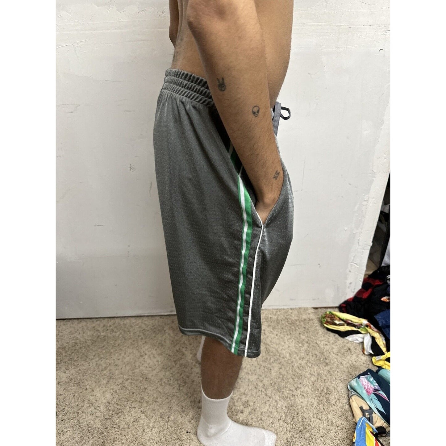 Men’s Gray Reebok XL Basketball Shorts