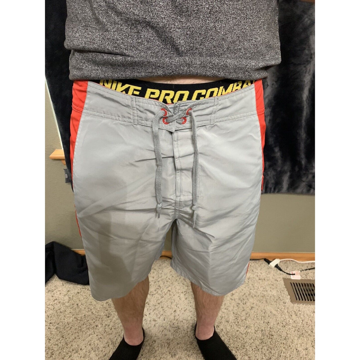 Body Glove Gray And Red Men's Board Shorts Size 34 With Pocket
