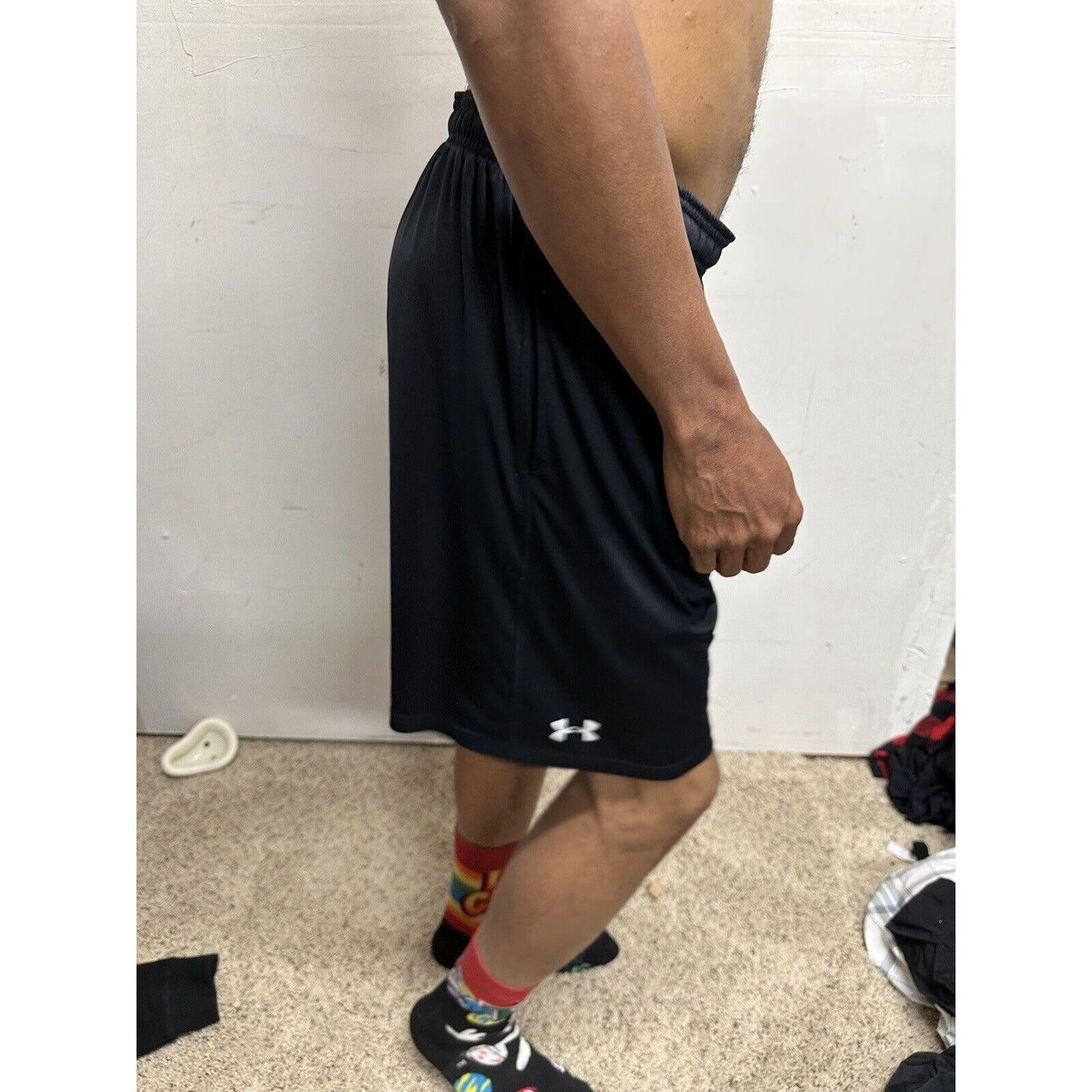 Men’s Under Armour Large Black Loose Athletic Shorts With Pockets