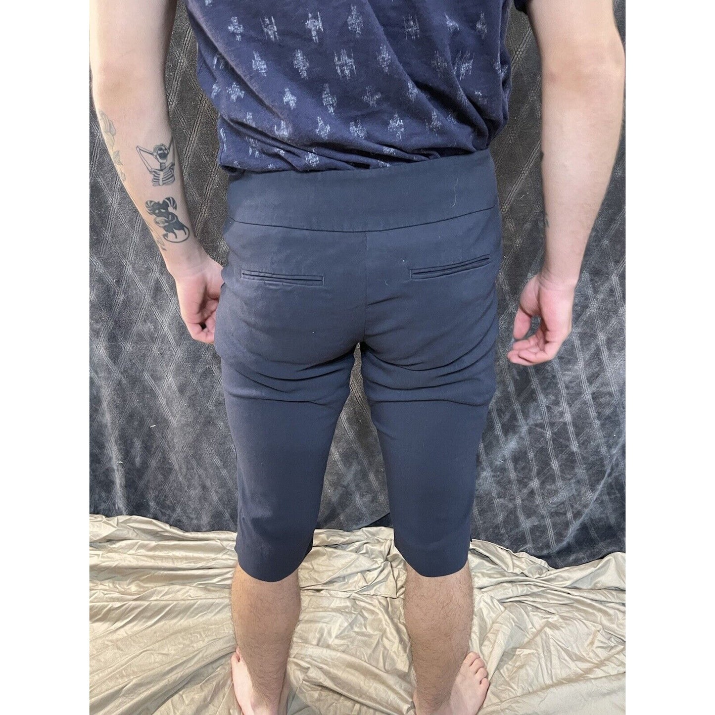 woman’s size 8 navy blue harve benard shorts