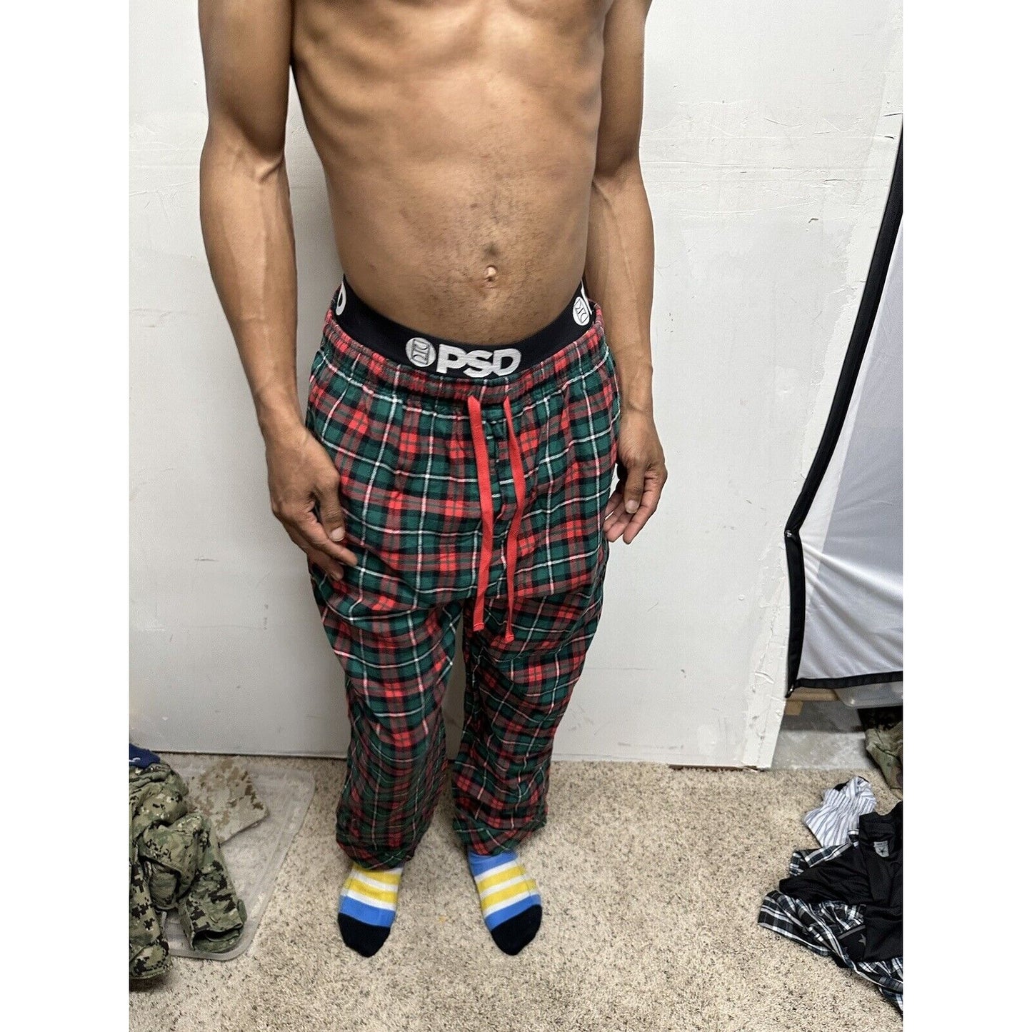 Men’s Red And Green Plaid Pajamgram Large Lounge Pants Pajamas