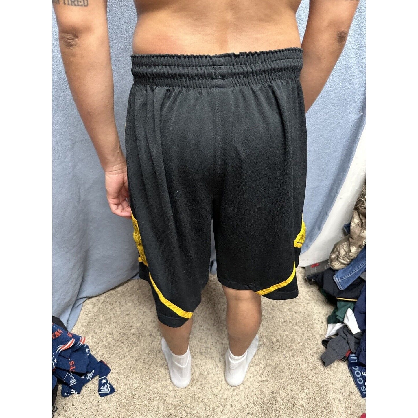 Men’s Nike XL Black And Yellow Dri Fit Shorts With Pockets