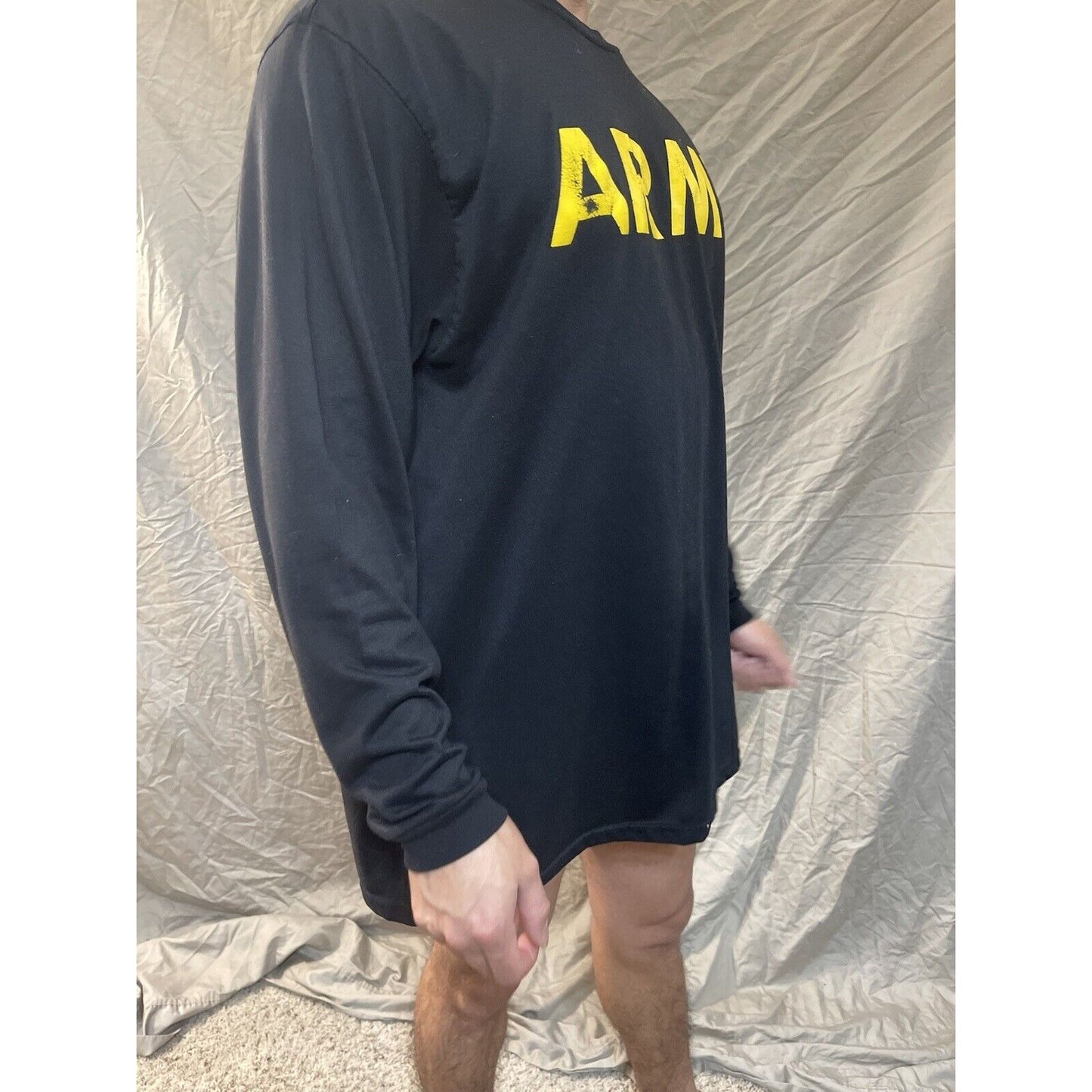 men’s black army large long sleeve pt shirt