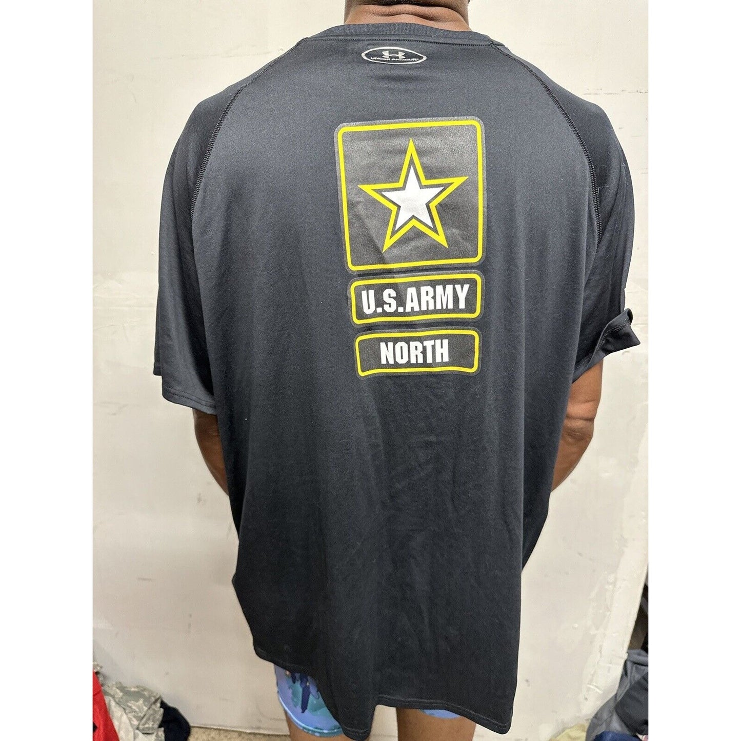 Men’s Under Armour 2XL US Army North Loose Heat Gear Shirt