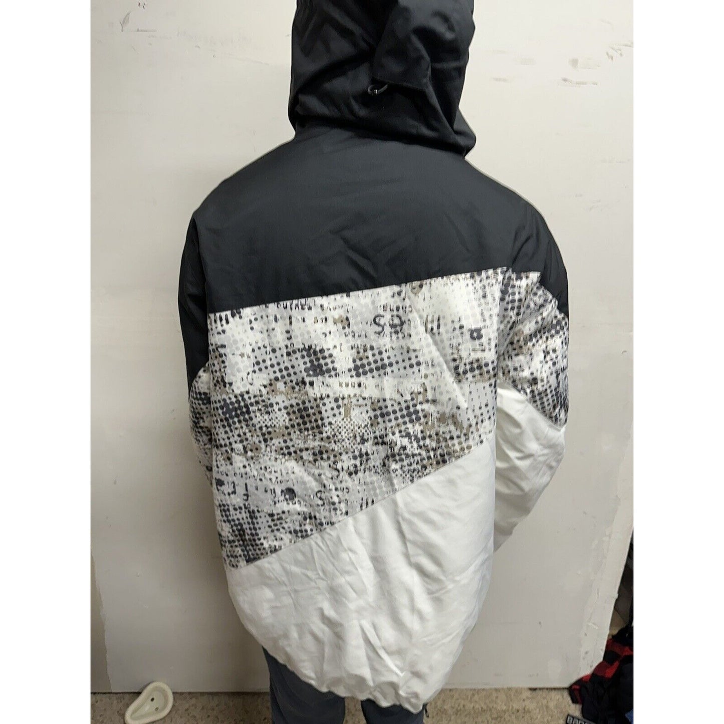 Men’s Large Black And White Snow Technology Body Glove Jacket
