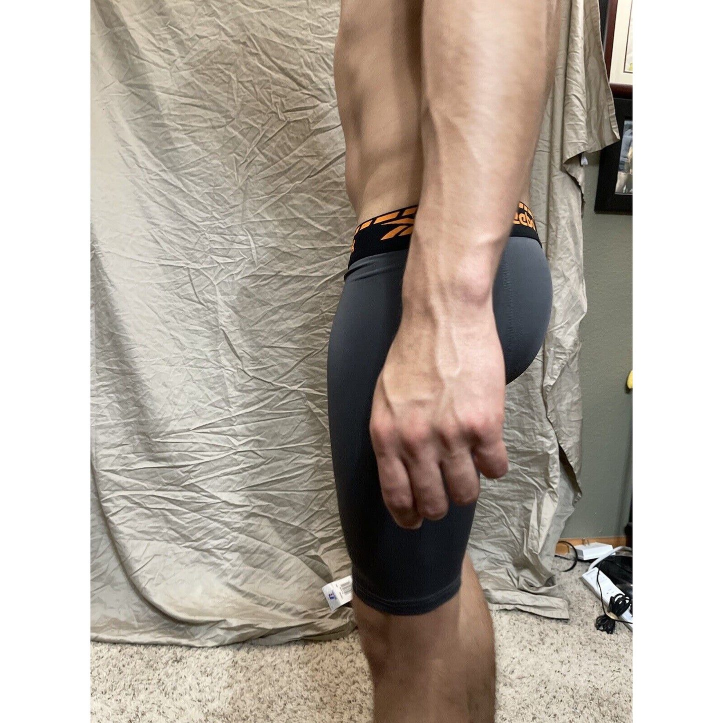 Men's gray reebok medium orange band compression shorts