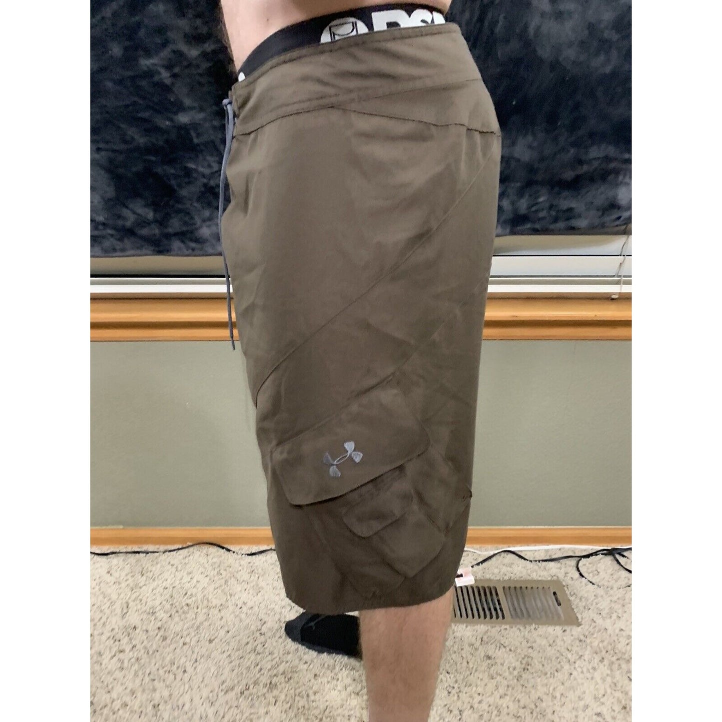 Men’s Under Armour Dark Brown Board Shorts Size 34