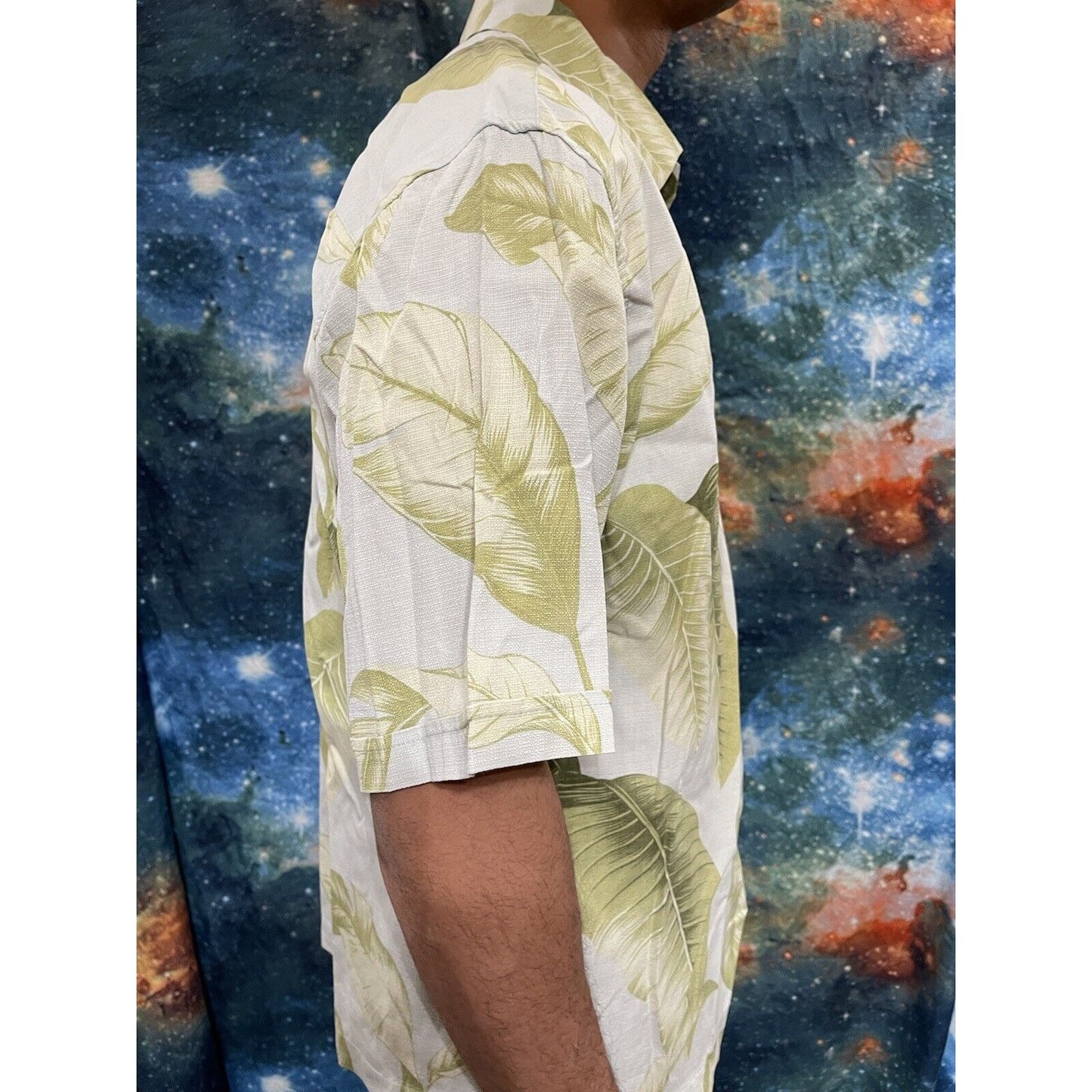 Jamaica Jaxx Men Size L Hawaiian Aloha Shirt Silk Green Leaves print on it 2702