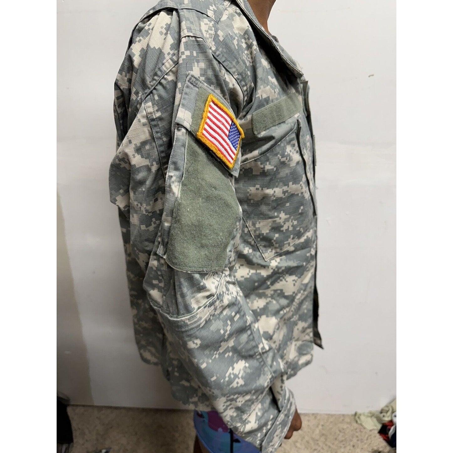 Men’s Army Combat Uniform Acu Medium Regular With USA Flag Patch Top Blouse