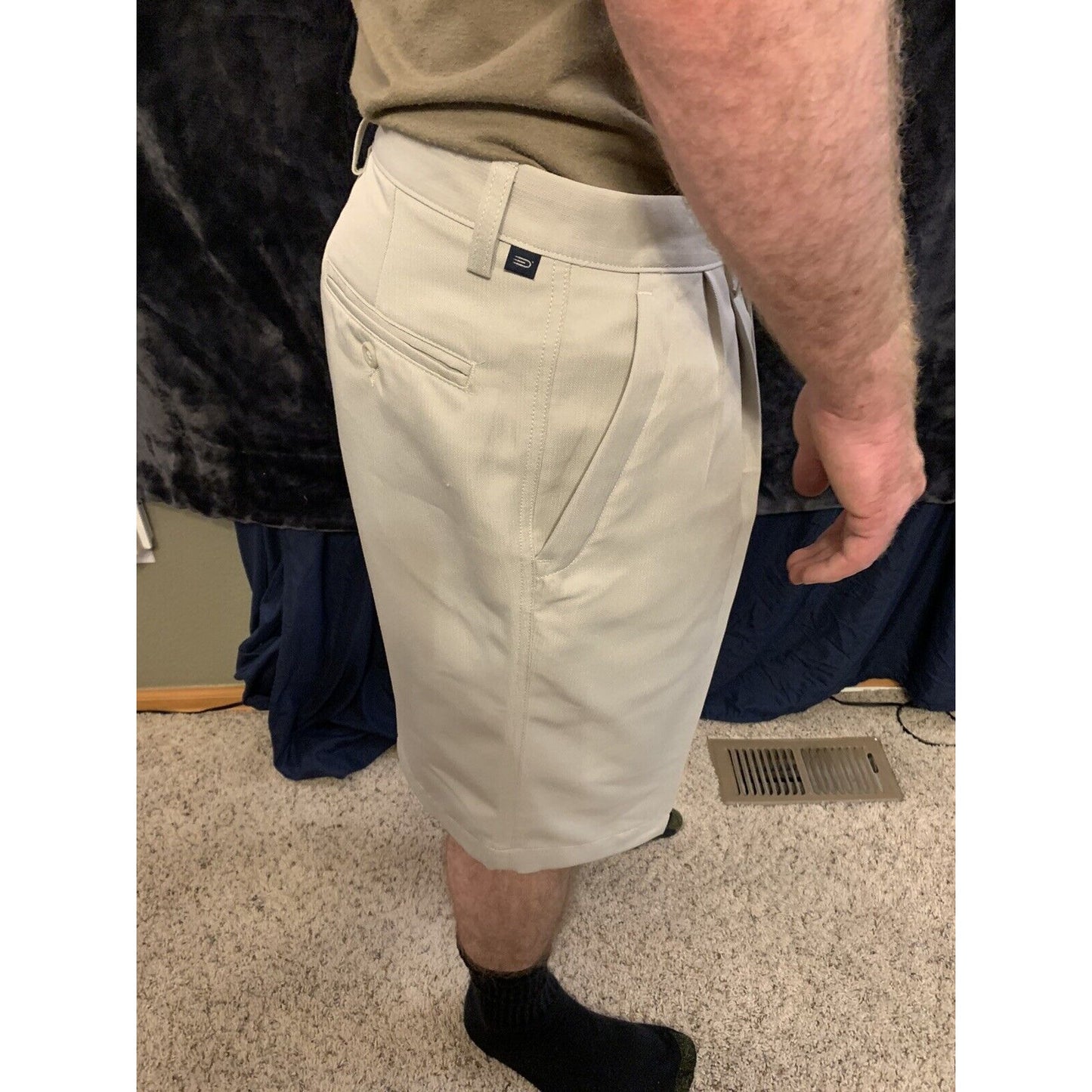 Dockers Golf Shorts Mens Tan/khaki Size 34 Stretch Material-Pleated Relax Fit