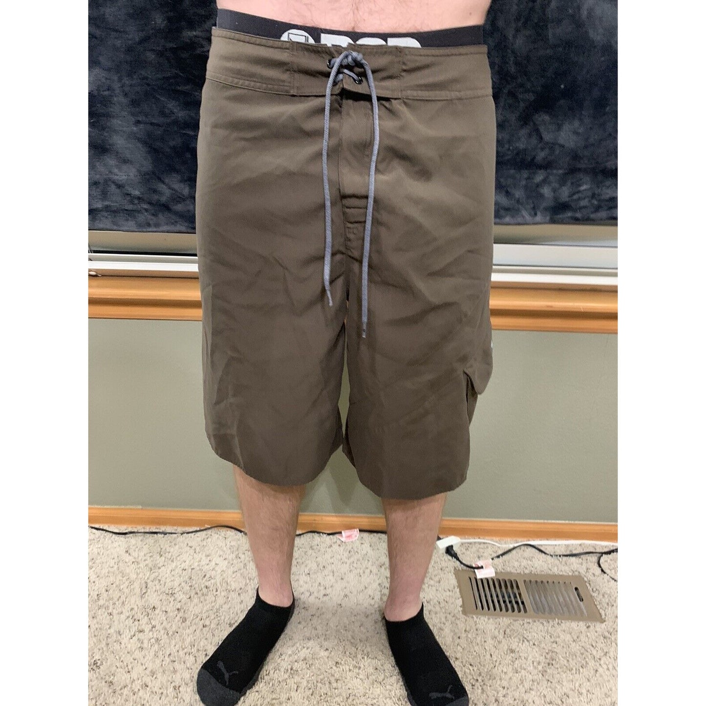 Men’s Under Armour Dark Brown Board Shorts Size 34