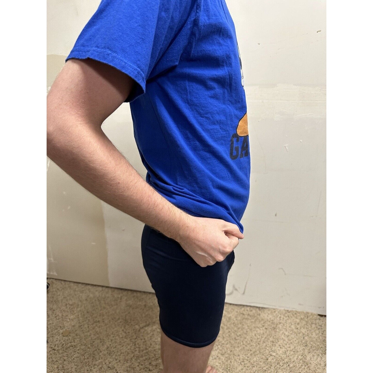 men’s goofy royal blue short sleeve disney tshirt medium- Garsh!