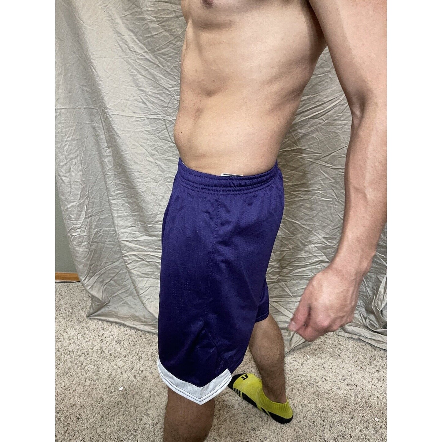 Boy's under armour Youth XL Purple And White Lacrosse style shorts no pockets