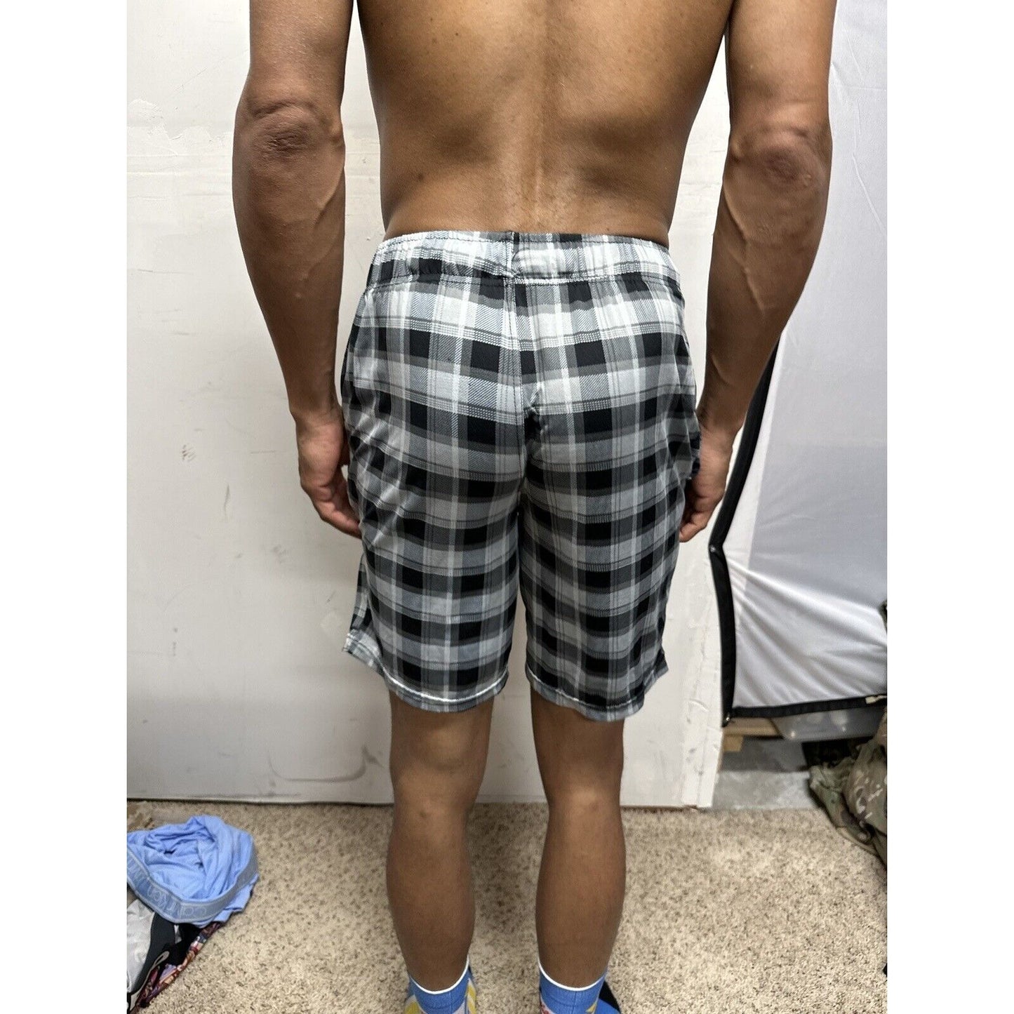 Men’s Gray And Black Fruit Of The Loom Small Lounge Shorts with pockets