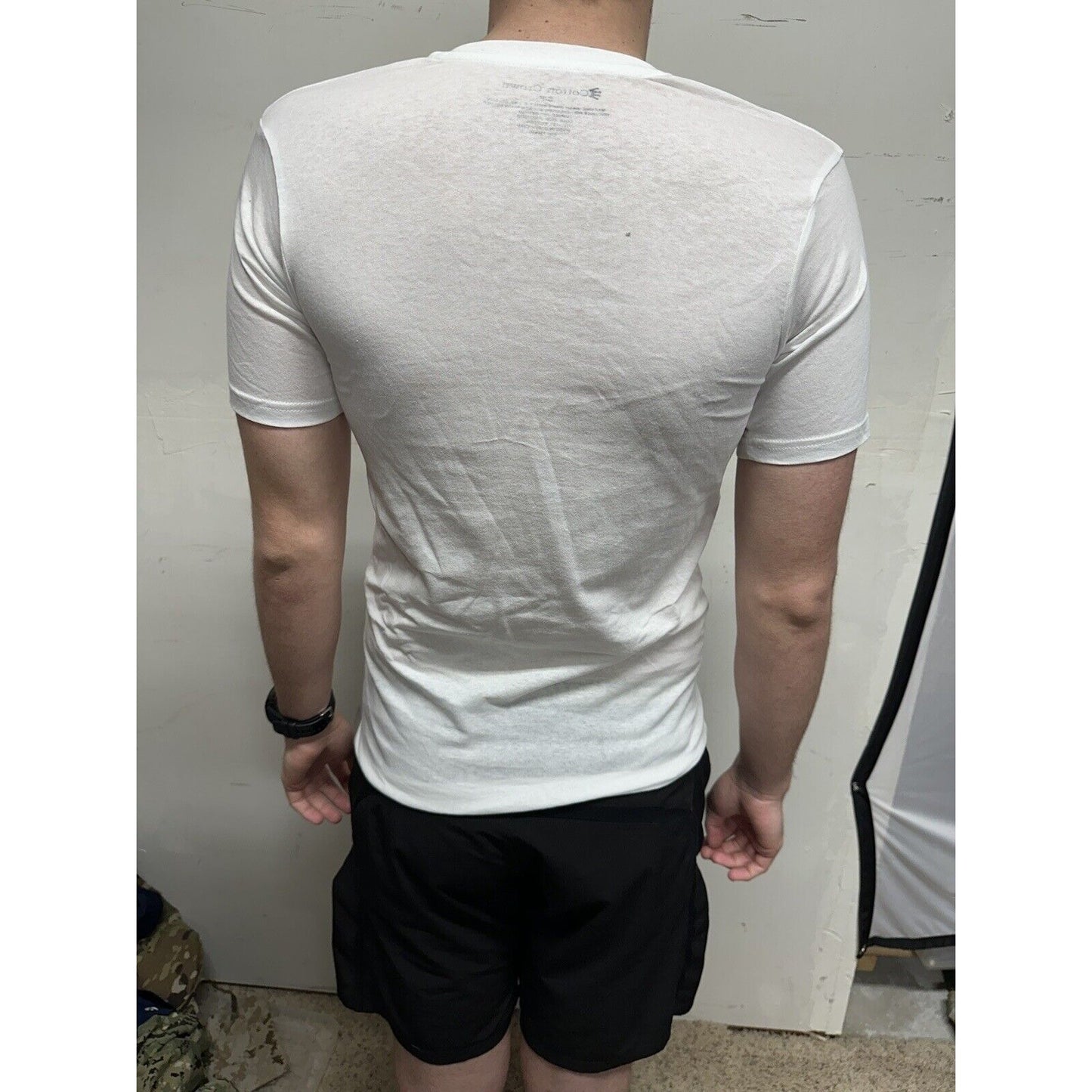 Men’s Small White Cotton Crown V-neck T-shirt