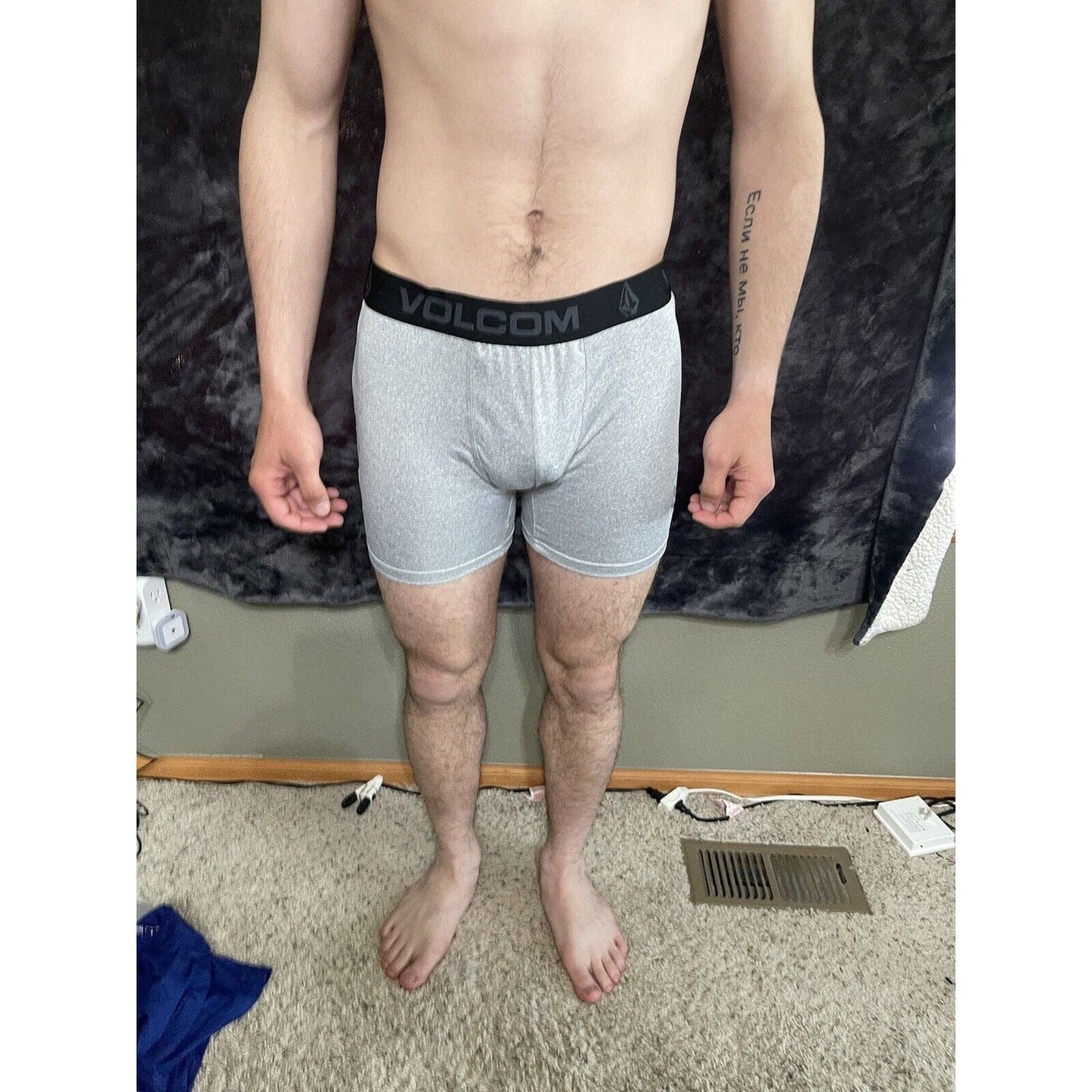 Men’s Extra Large Volcom Gray 10% Spandex Compression Shorts XL